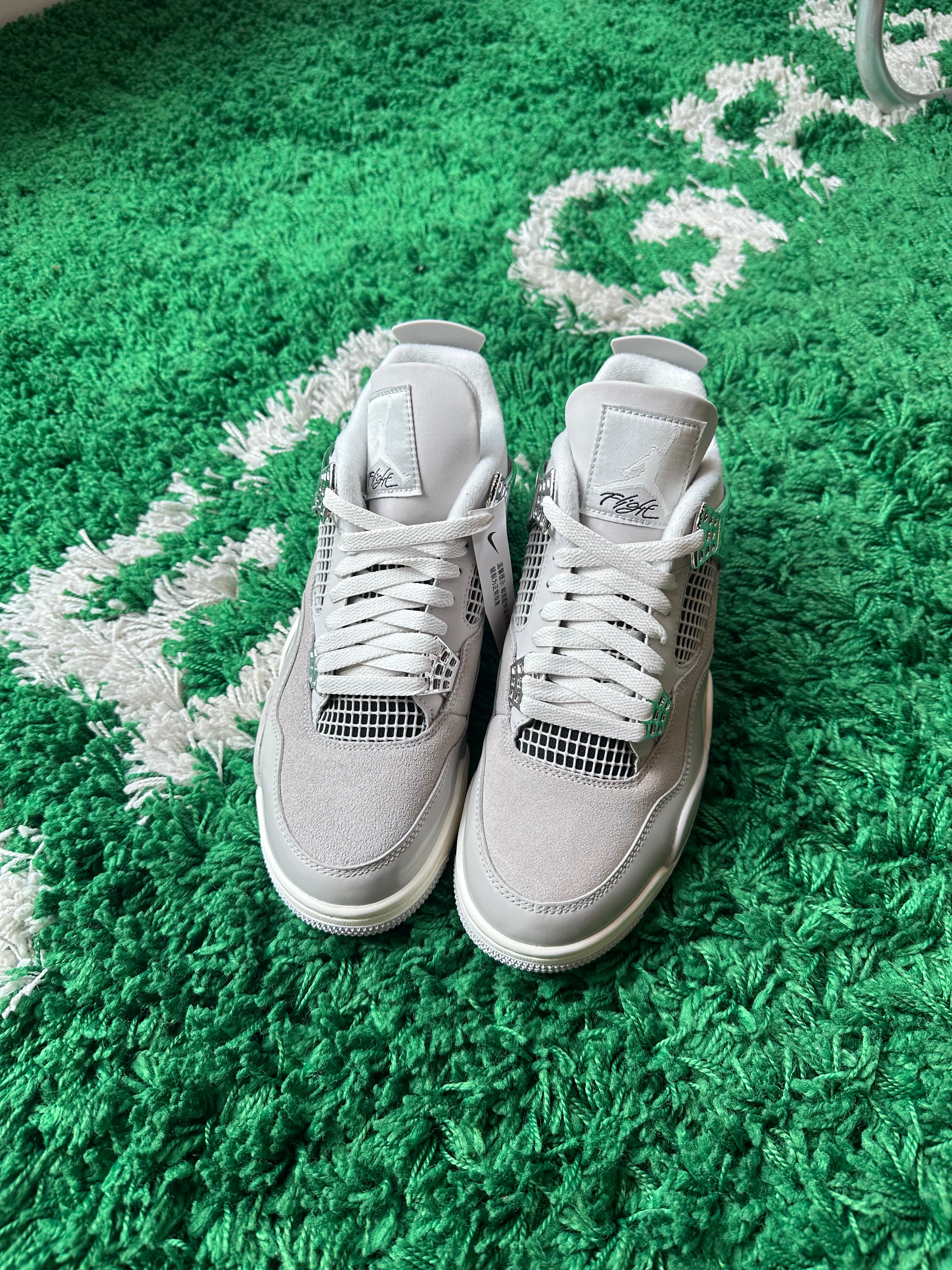 Jordan 4 “Frozen Moments”