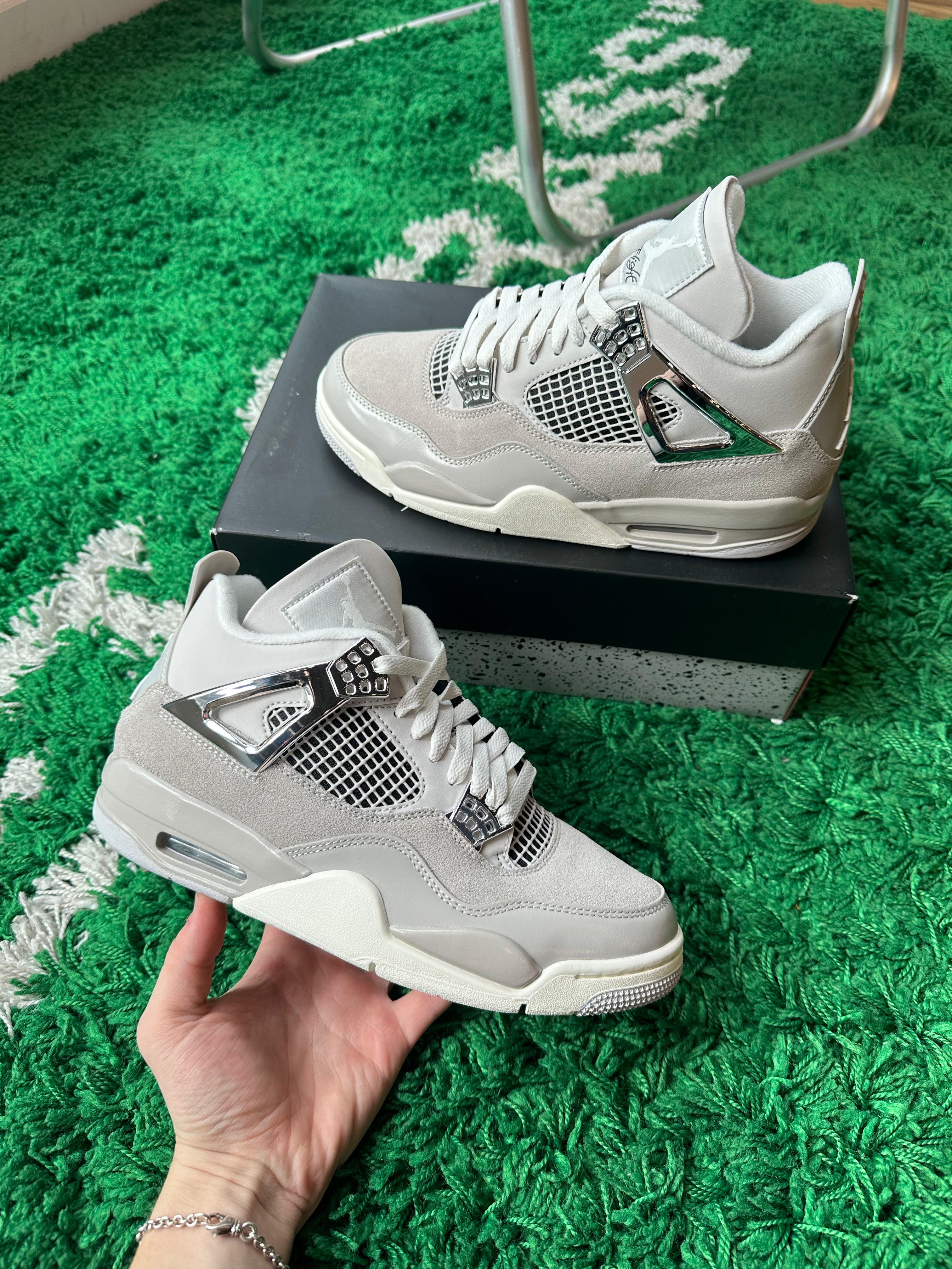 Jordan 4 “Frozen Moments”