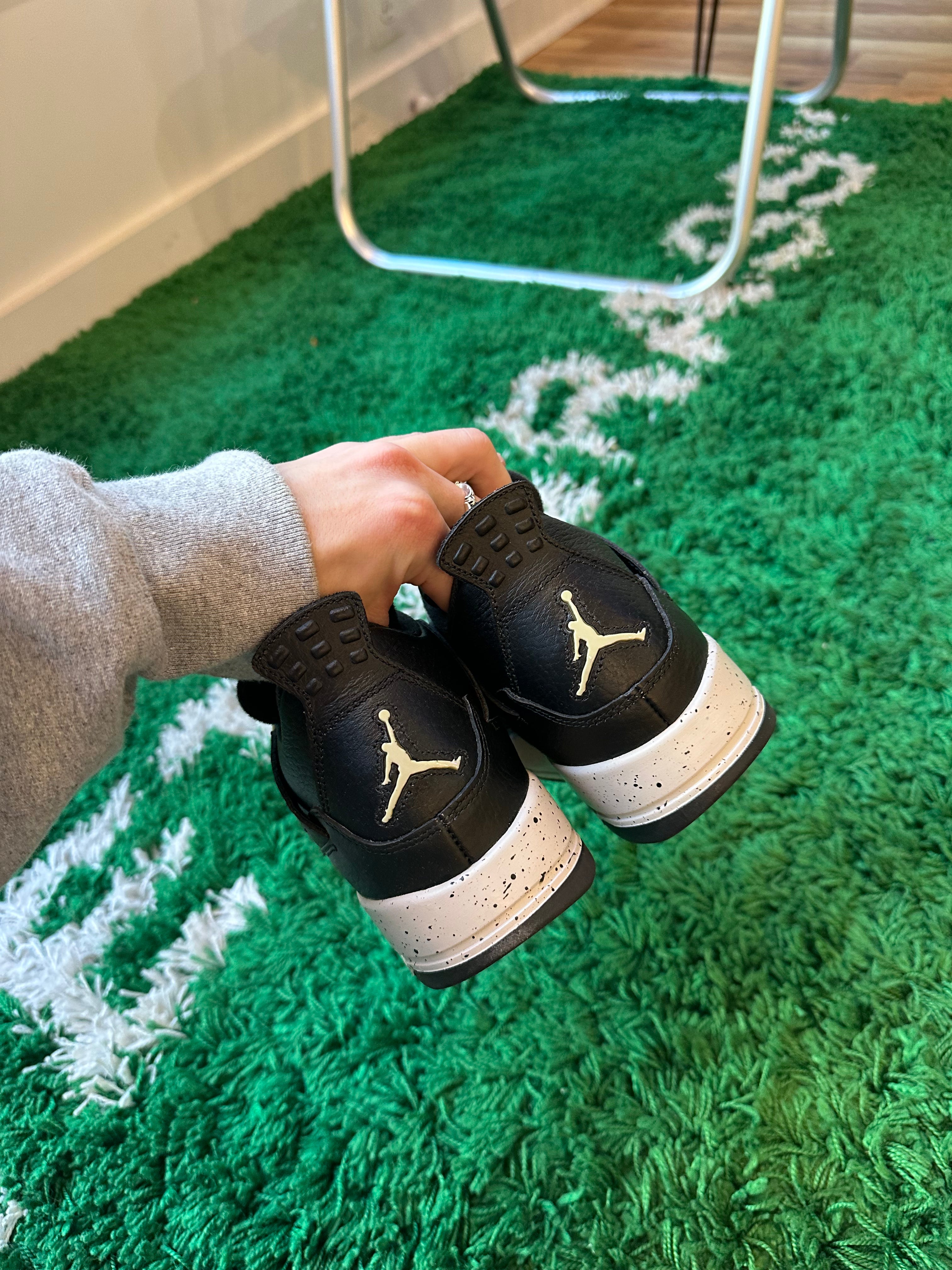 Jordan 4 “Oreo” (2015)