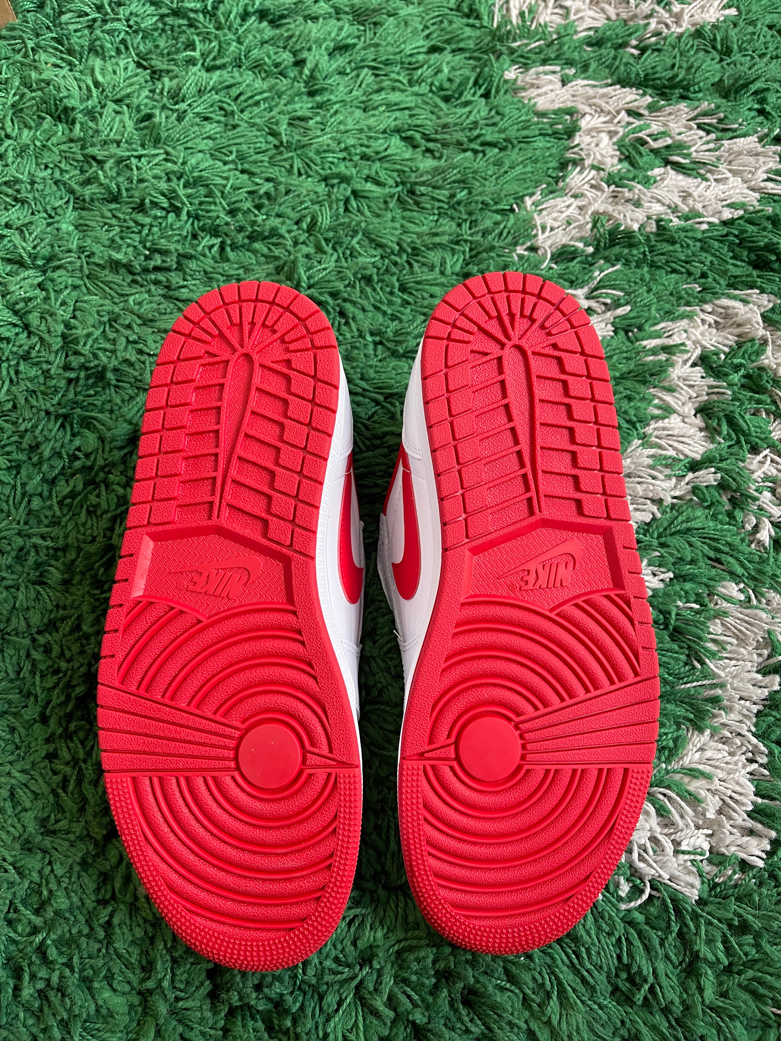 Jordan 1 Low “University Red”