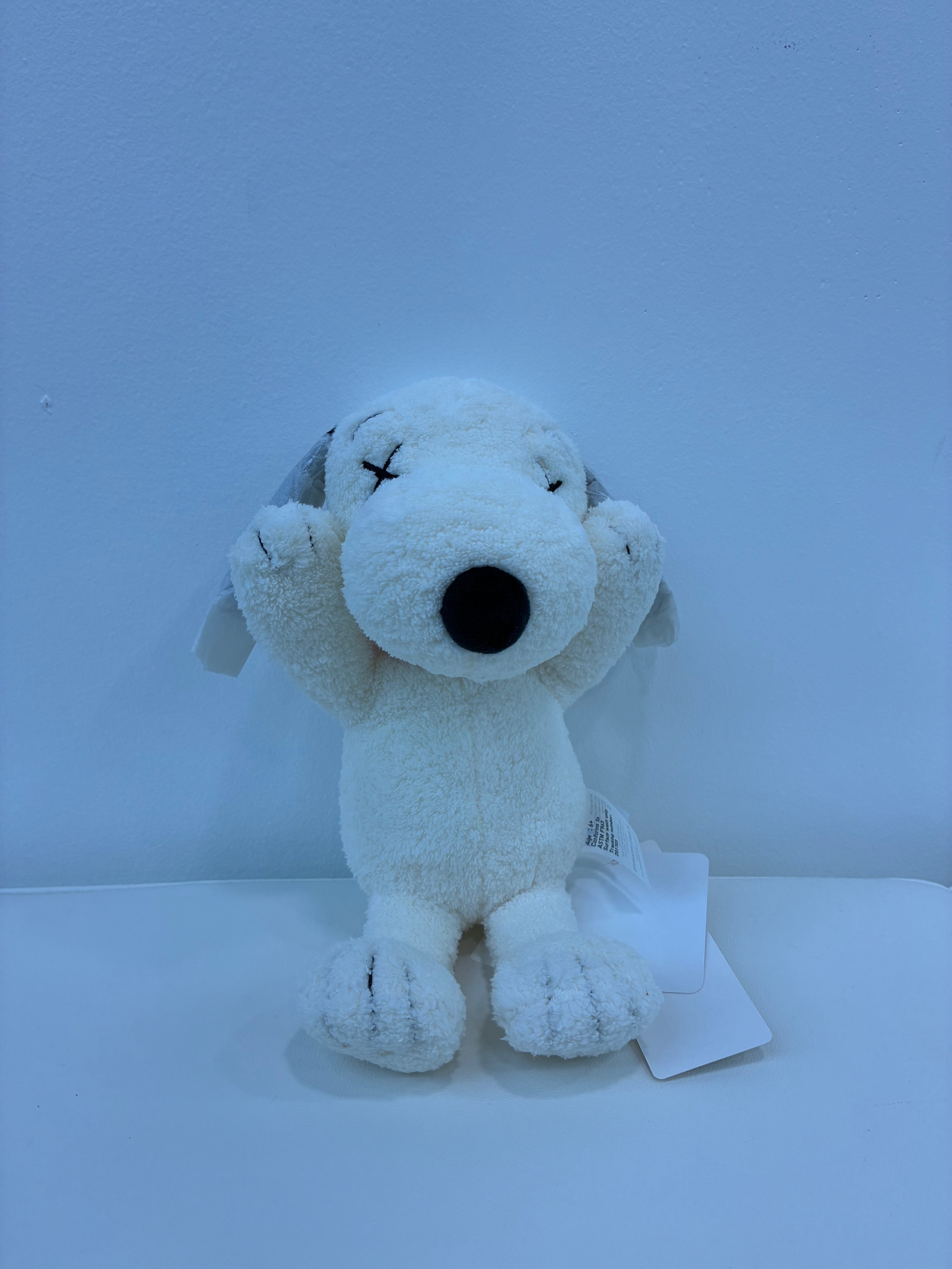 KAWS x UNIQLO x PEANUTS SNOOPY PLUSH Small “White”