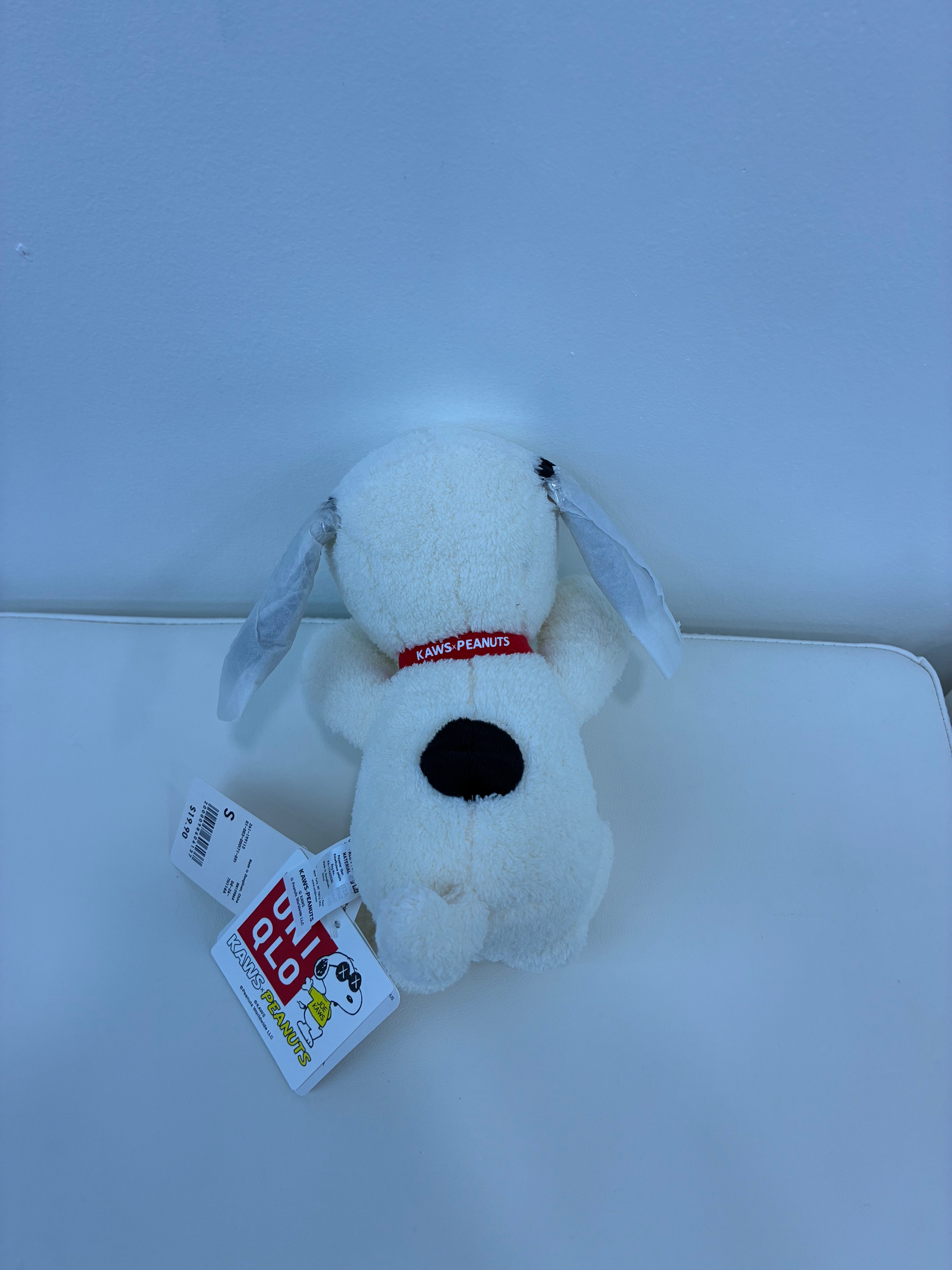 KAWS x UNIQLO x PEANUTS SNOOPY PLUSH Small “White”