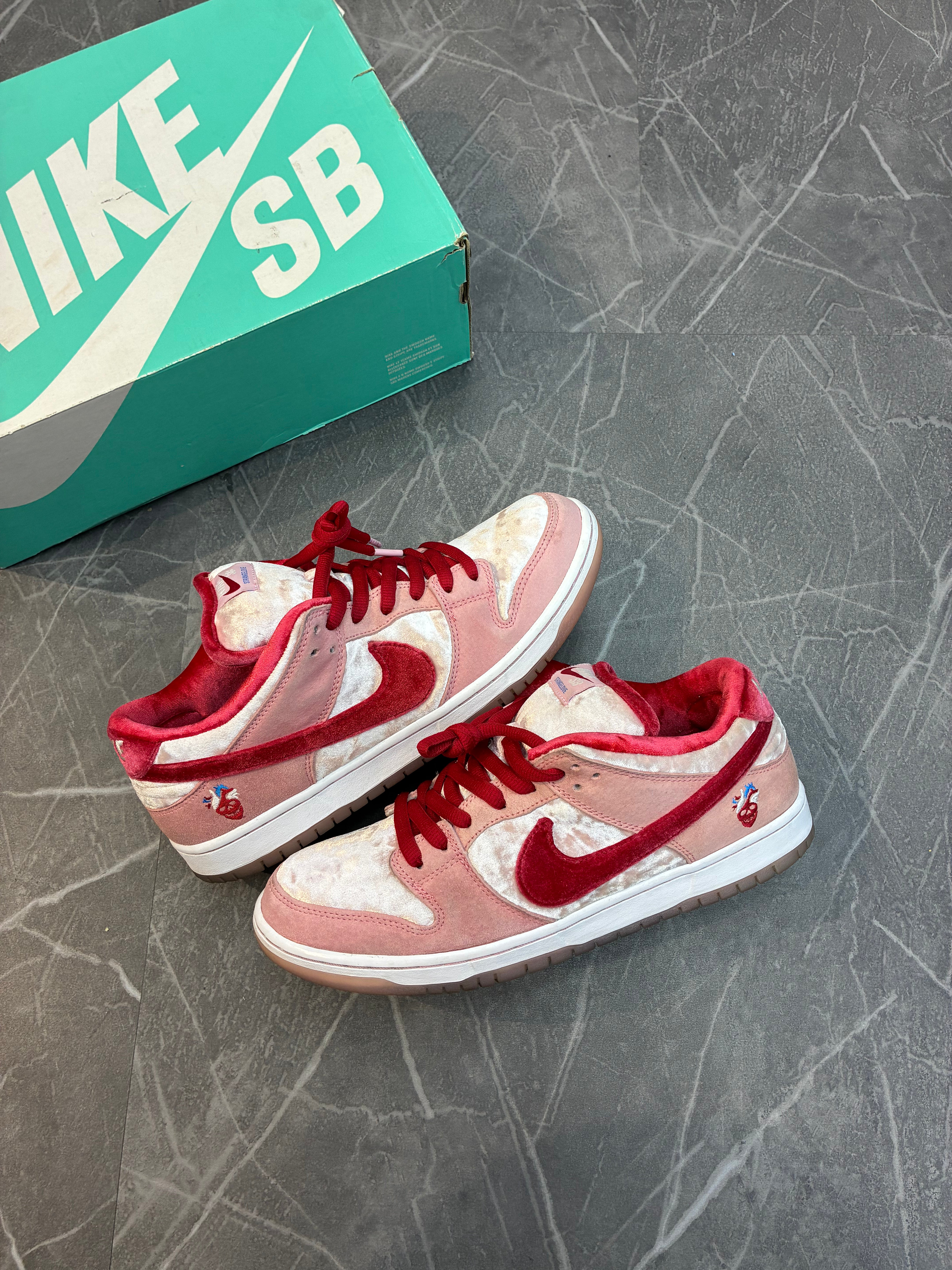Nike SB Dunk Low “StrangeLove”