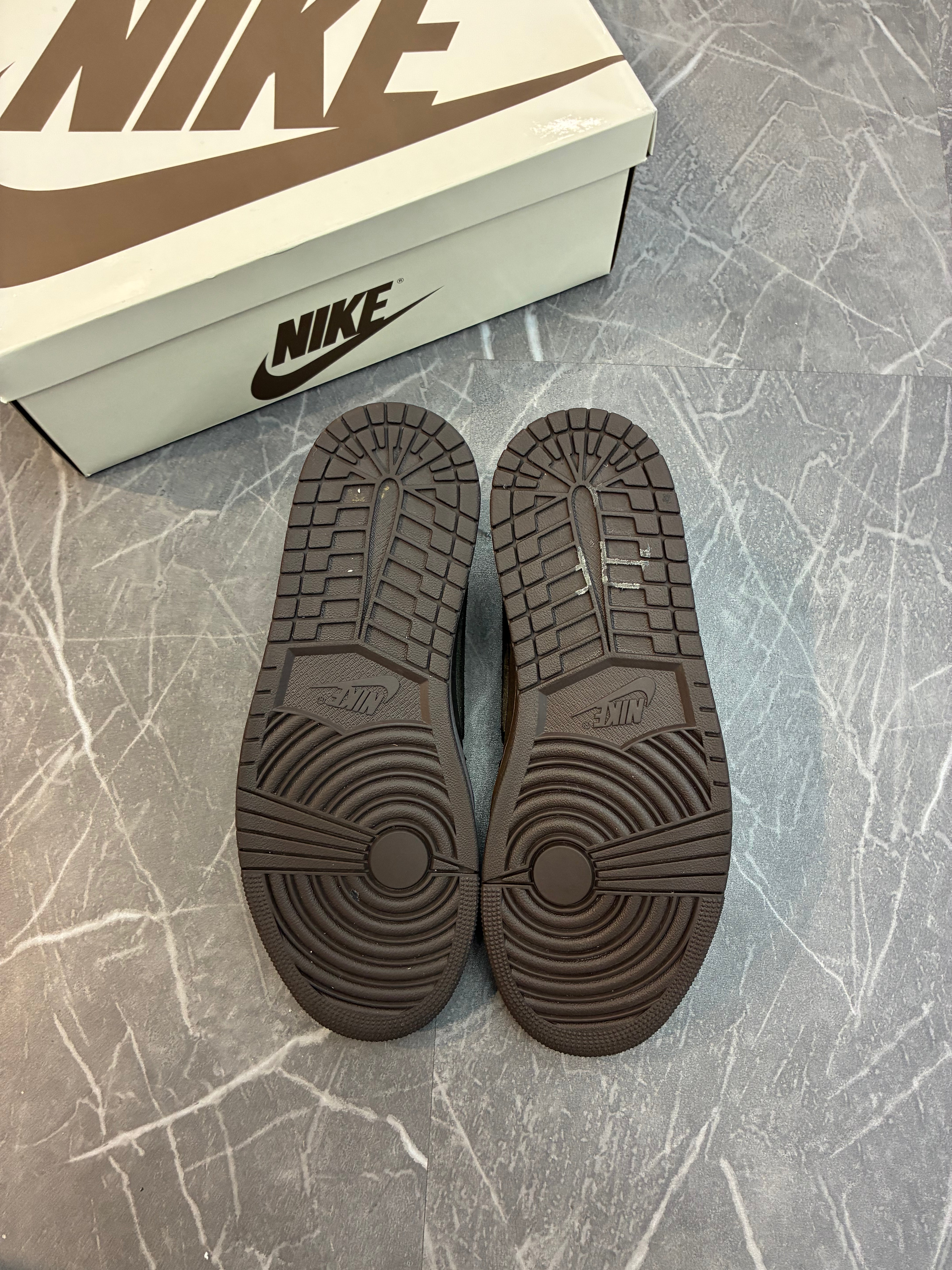 Travis Scott Jordan 1 Low “Velvet Brown”