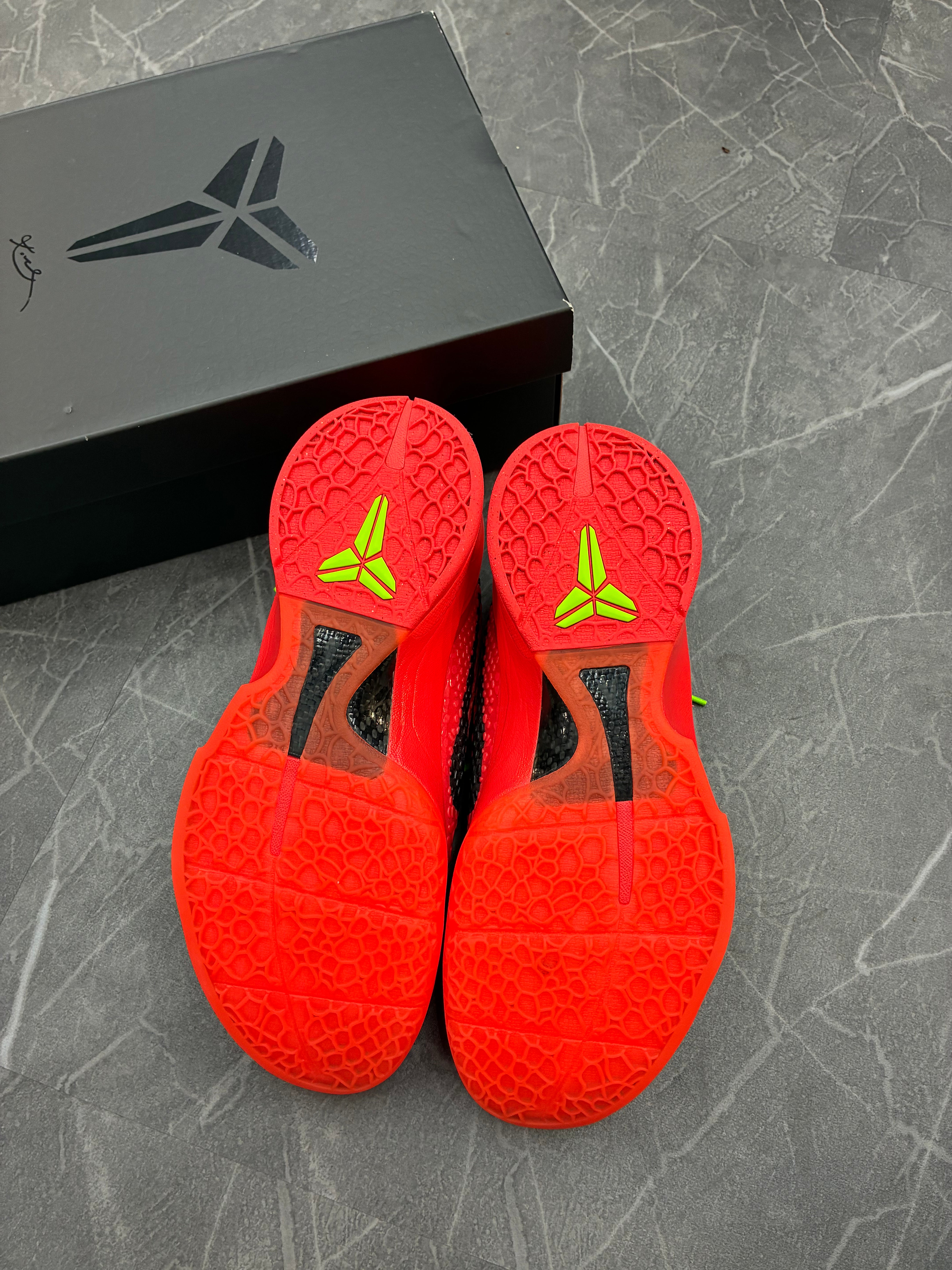 Nike Kobe 6 “Reverse Grinch”