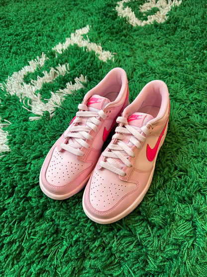 Nike dunk low “Triple Pink”