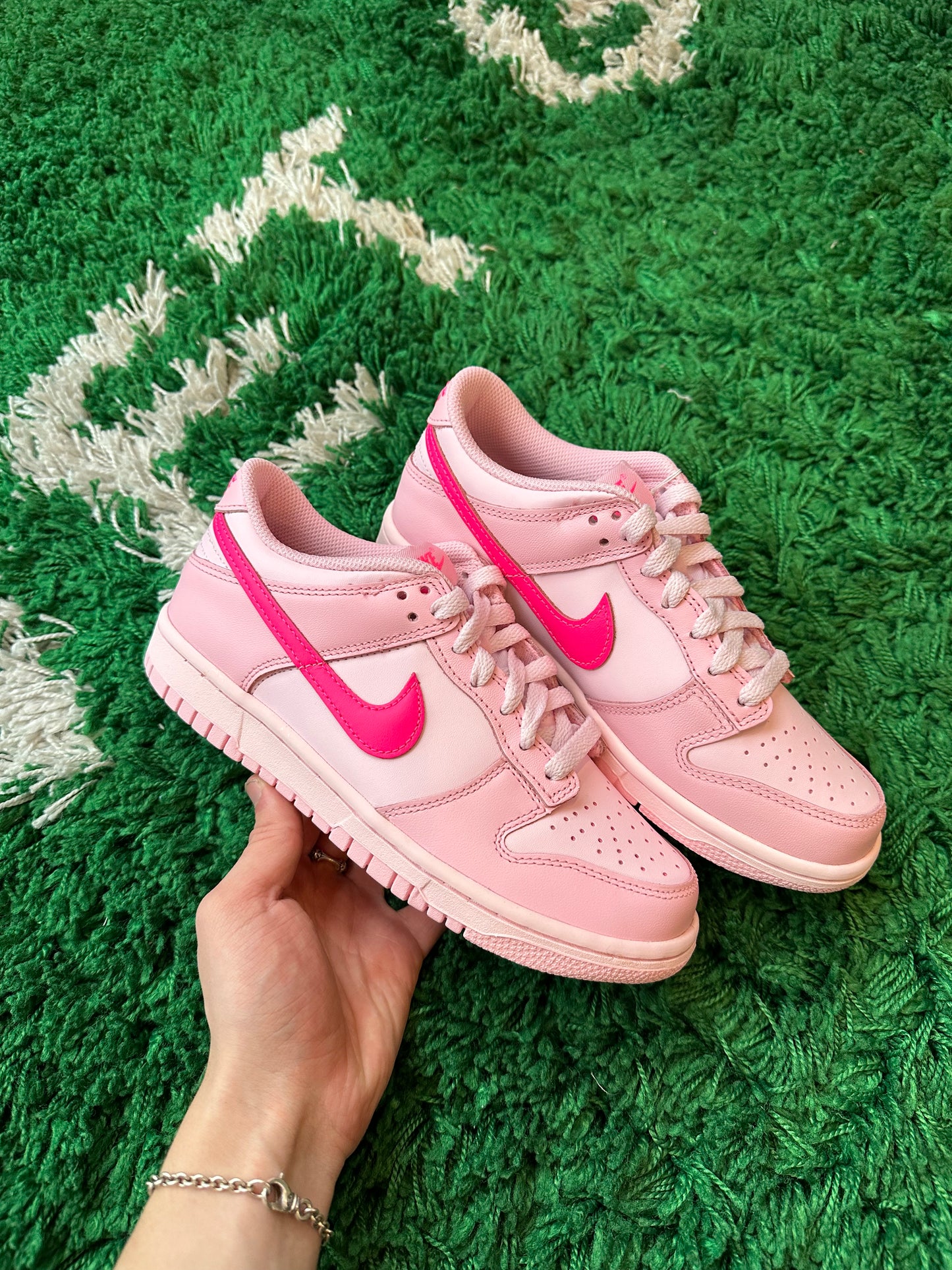 Nike dunk low “Triple Pink”