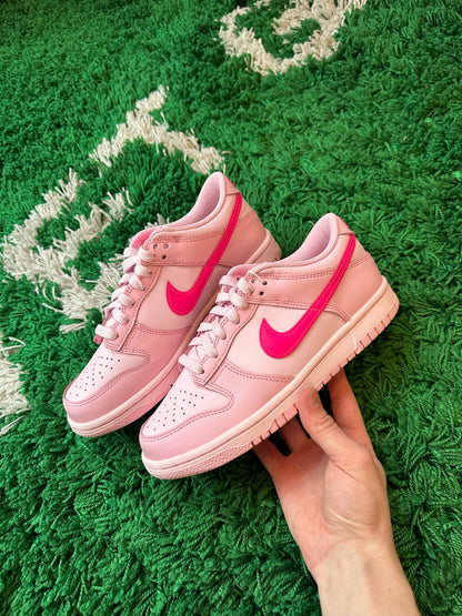 Nike dunk low “Triple Pink”