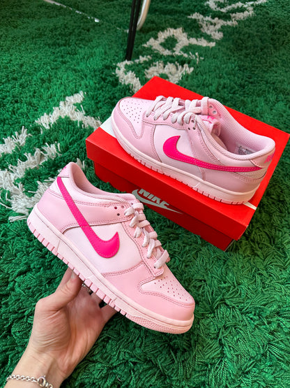 Nike dunk low “Triple Pink”