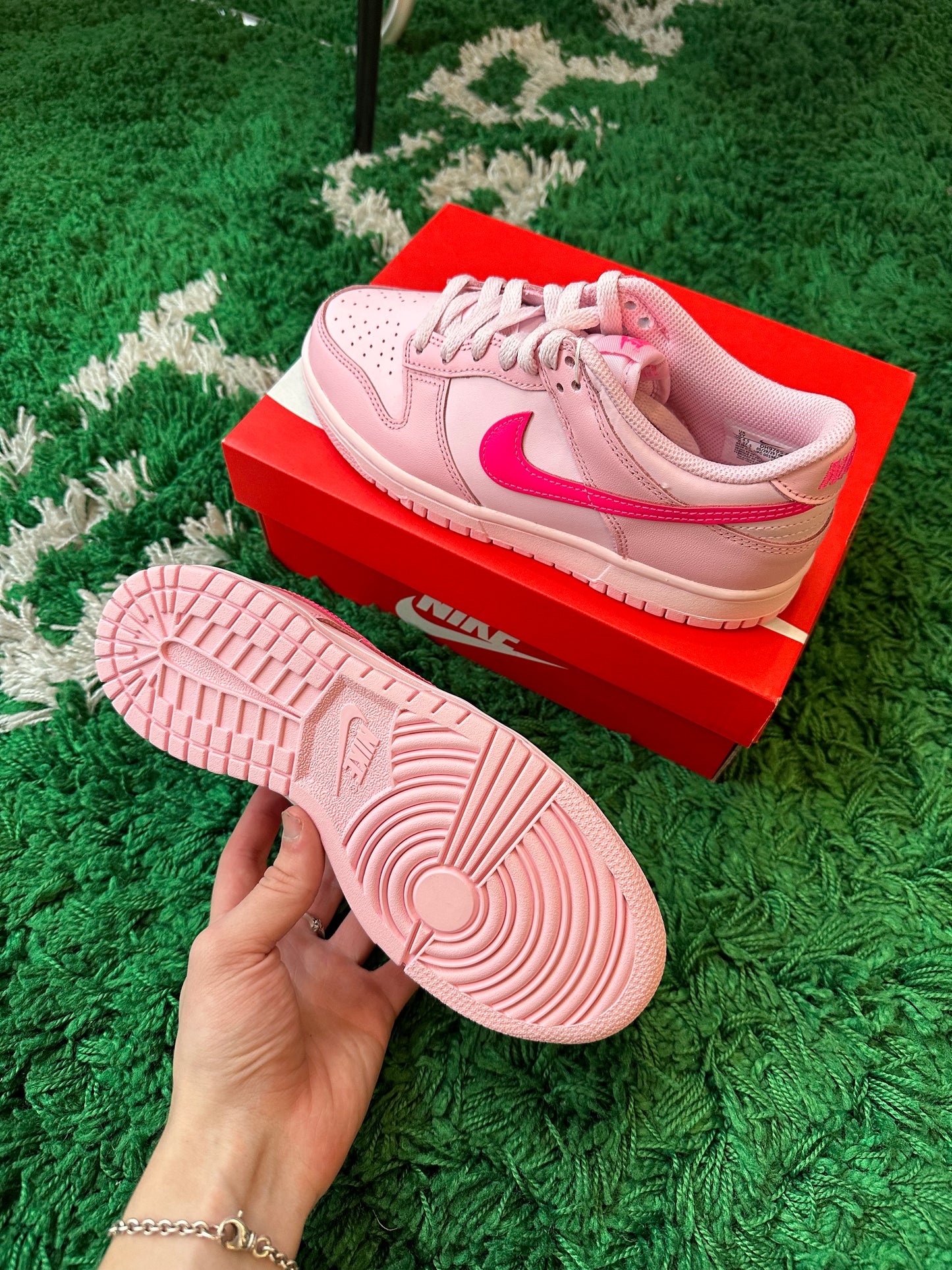 Nike dunk low “Triple Pink”