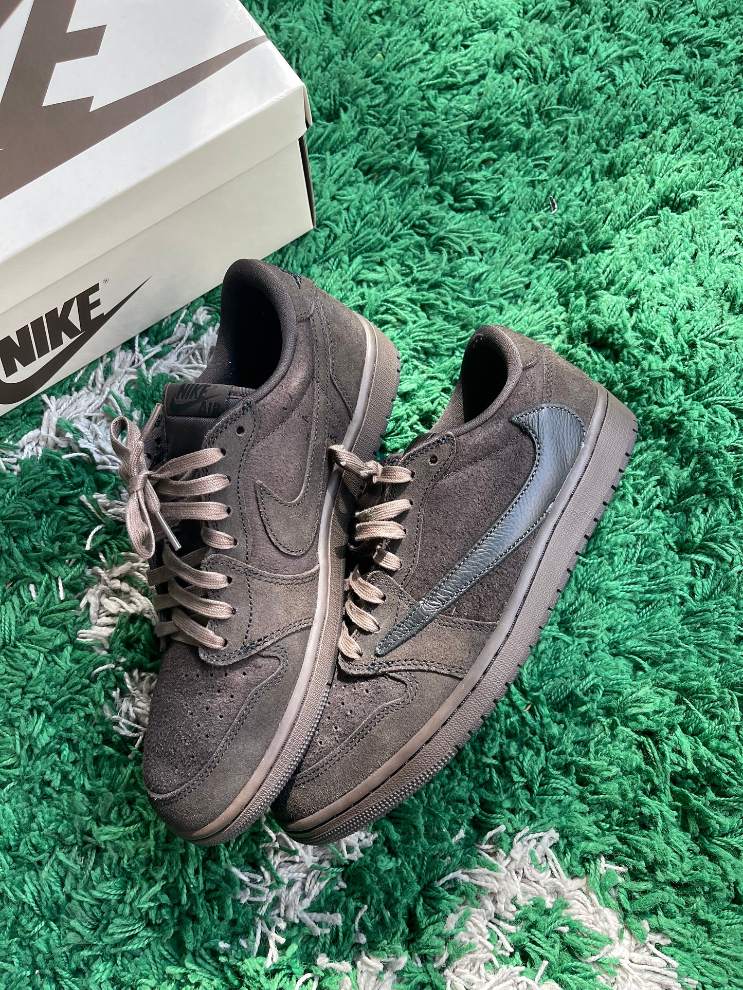 Travis Scott Jordan 1 Low “Velvet Brown”
