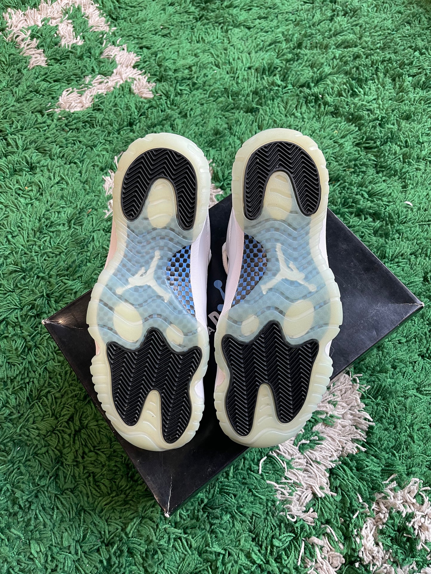 Jordan 11 Low “Legend Blue”