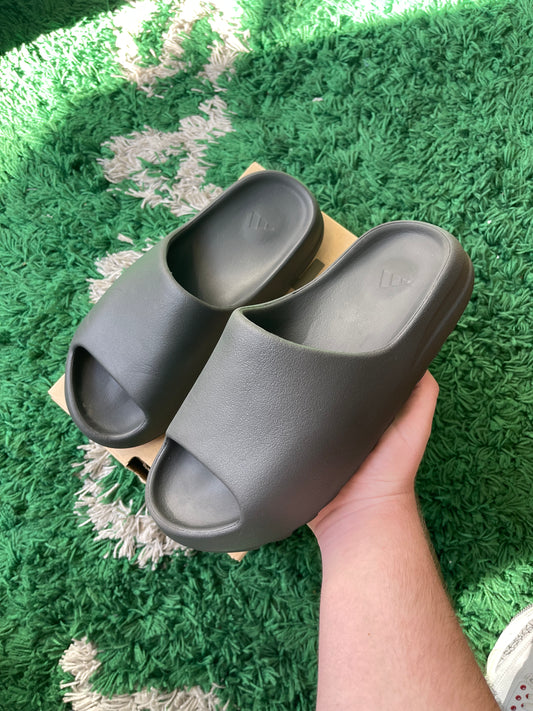 Yeezy Slide “Onyx”