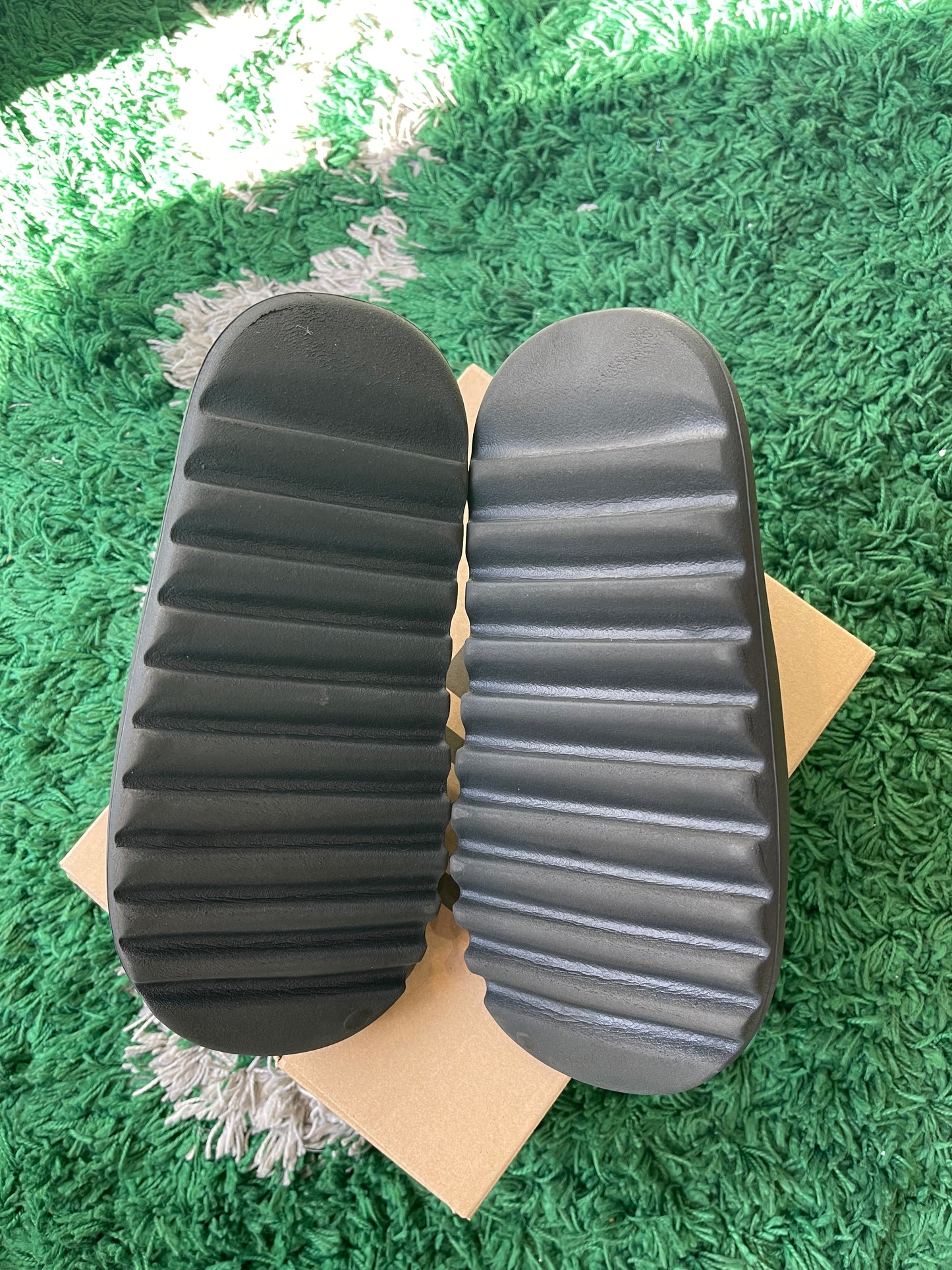 Yeezy Slide “Onyx”