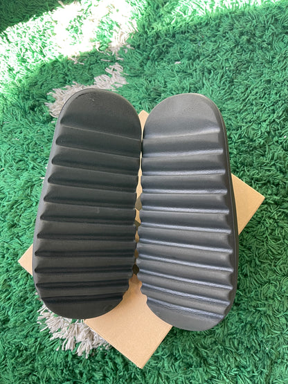 Yeezy Slide “Onyx”