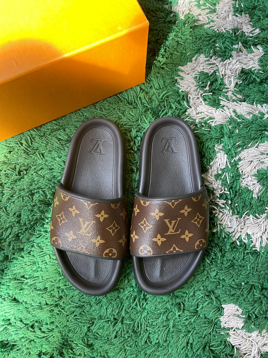 Louis Vuitton Slide “Monogram”