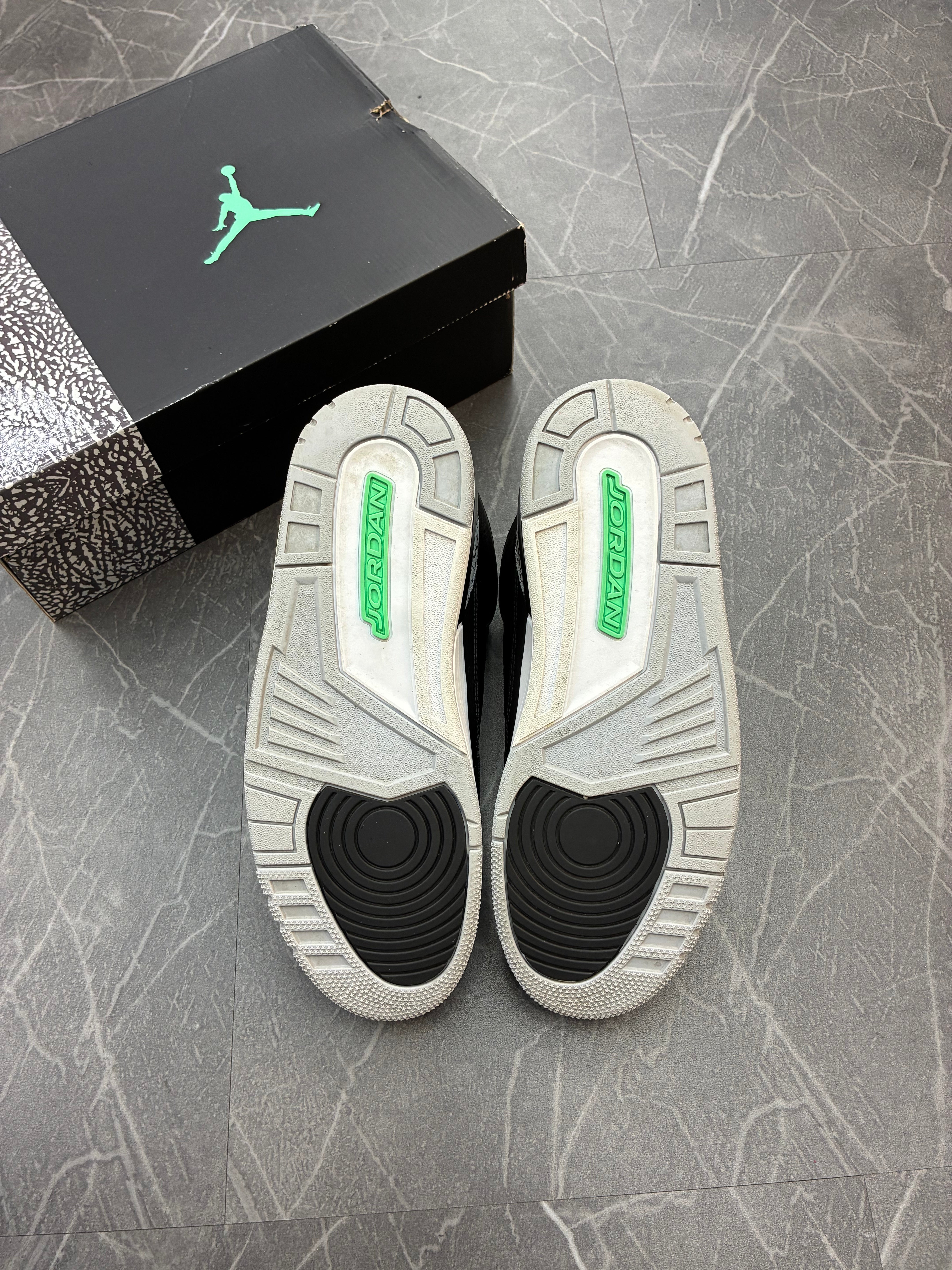 Jordan 3 “Green Glow”