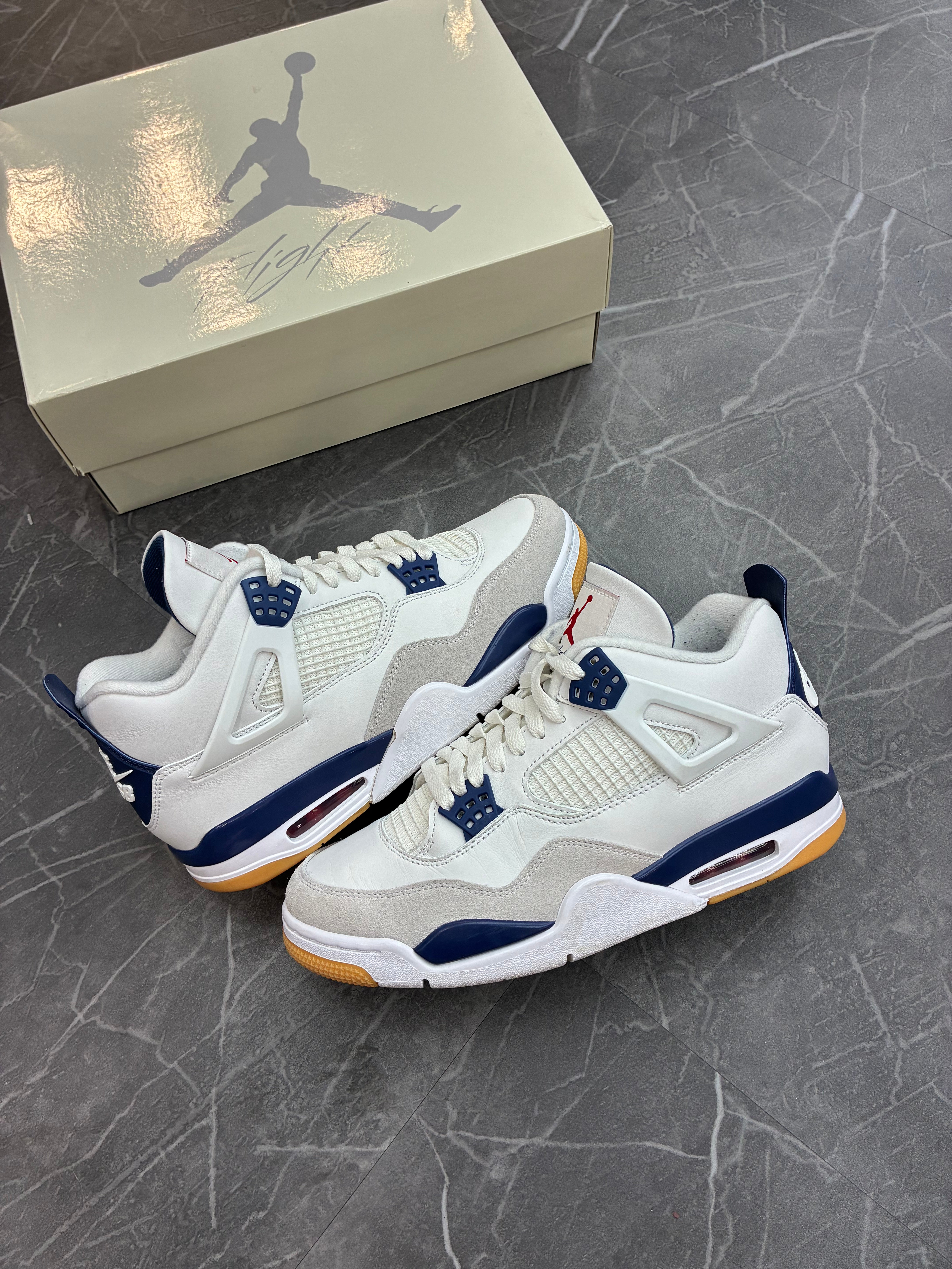 Jordan 4 SB “Navy”