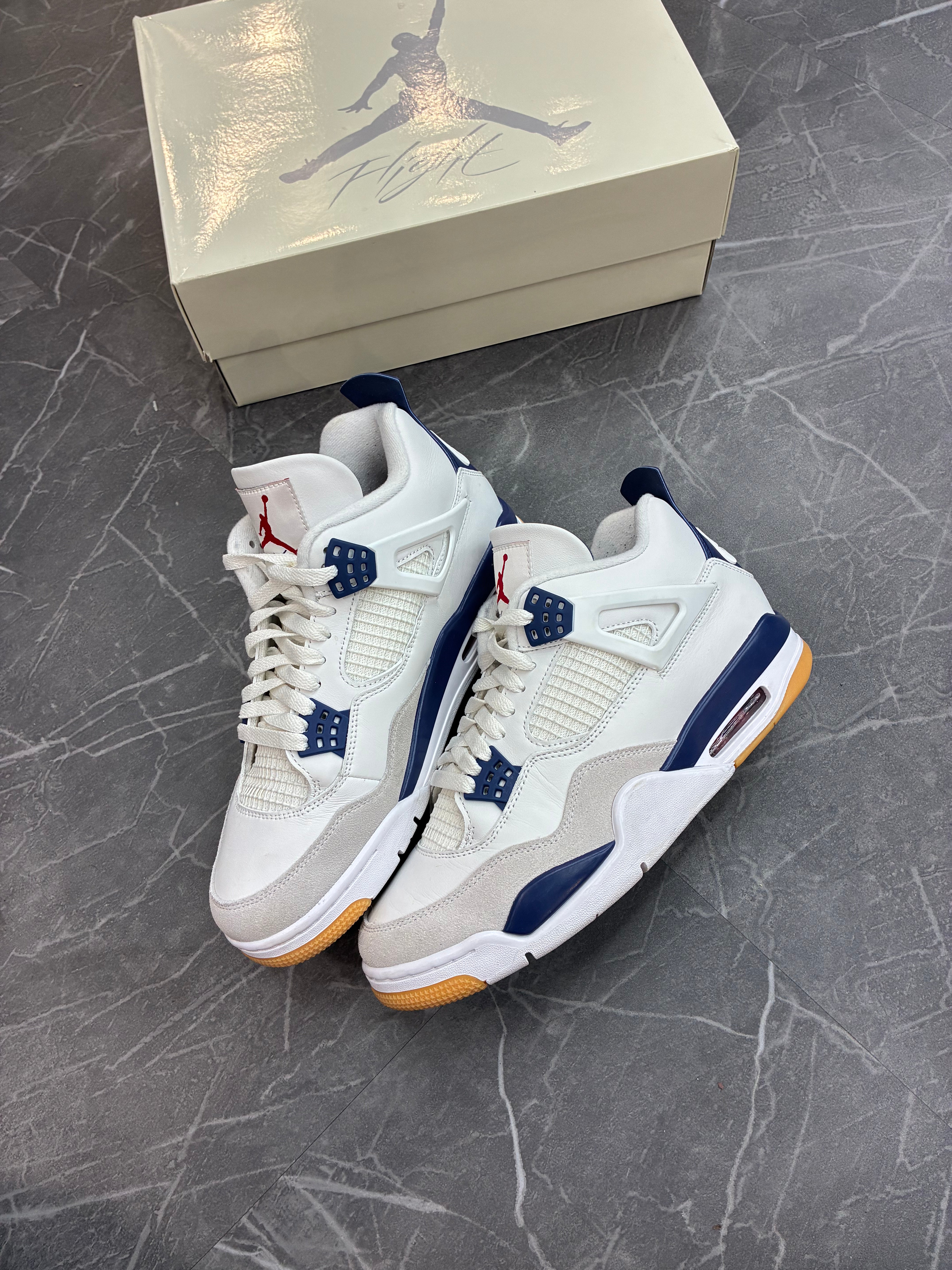 Jordan 4 SB “Navy”