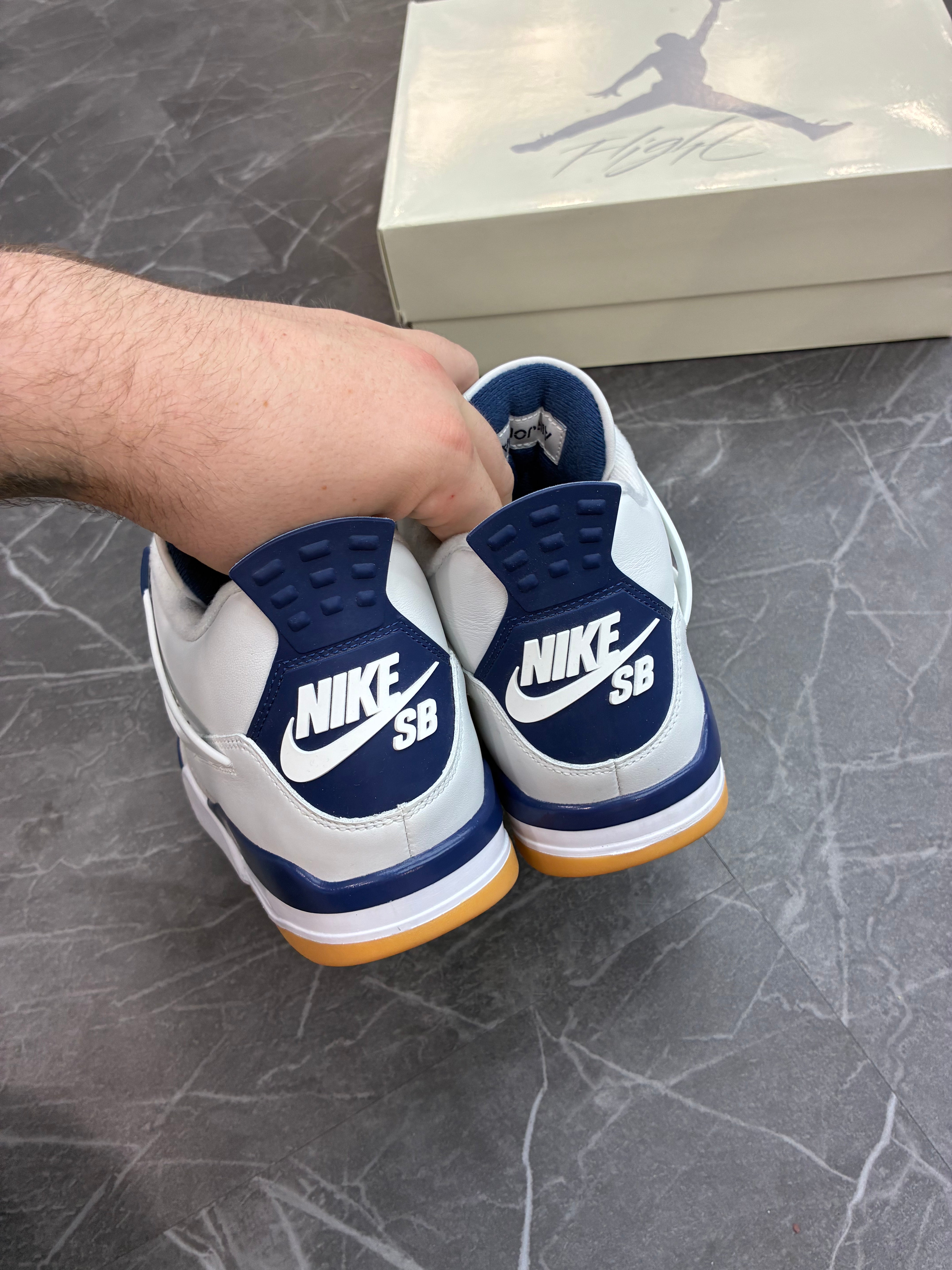 Jordan 4 SB “Navy”