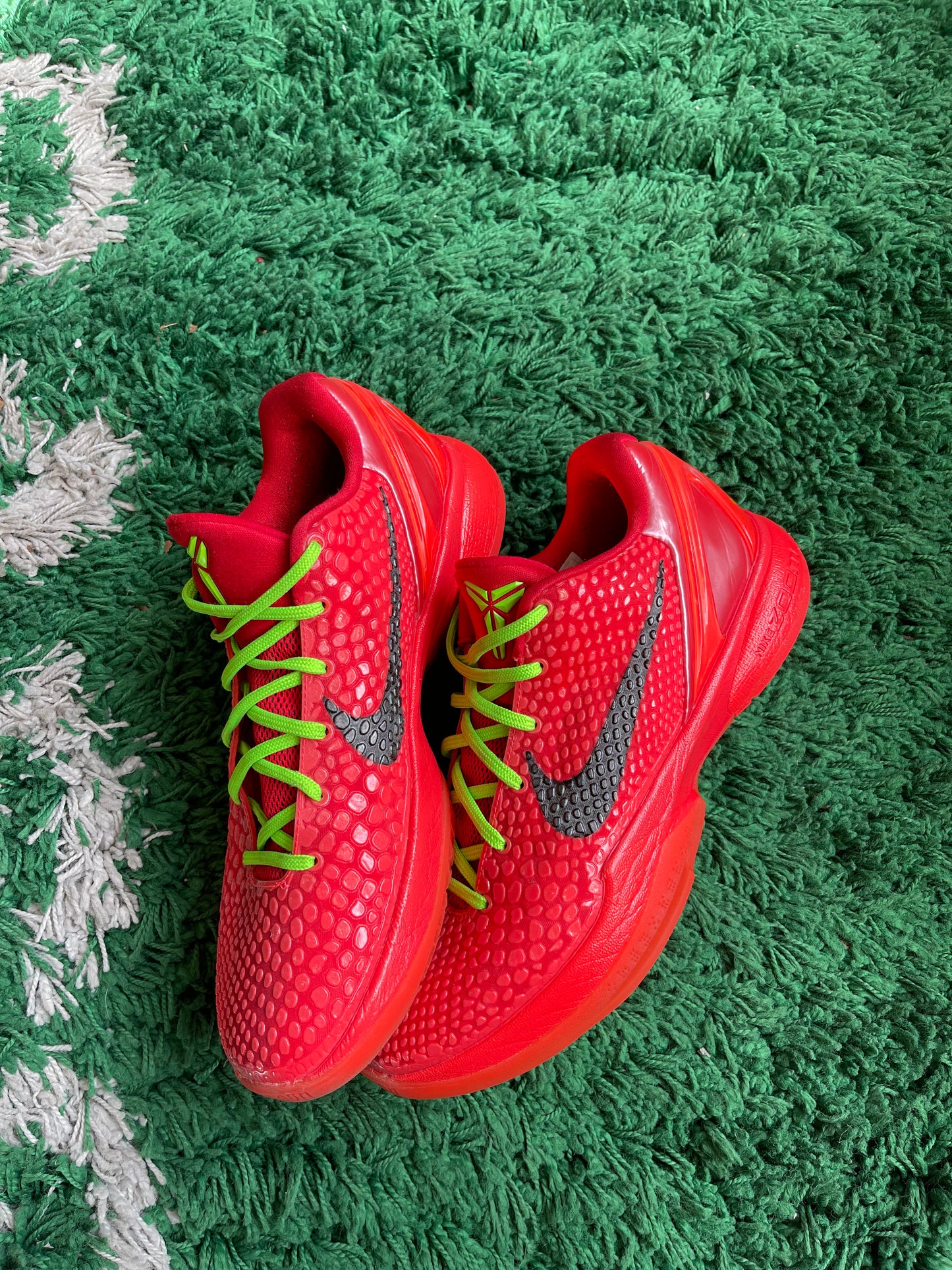 Kobe 6 Protro “Reverse Grinch”