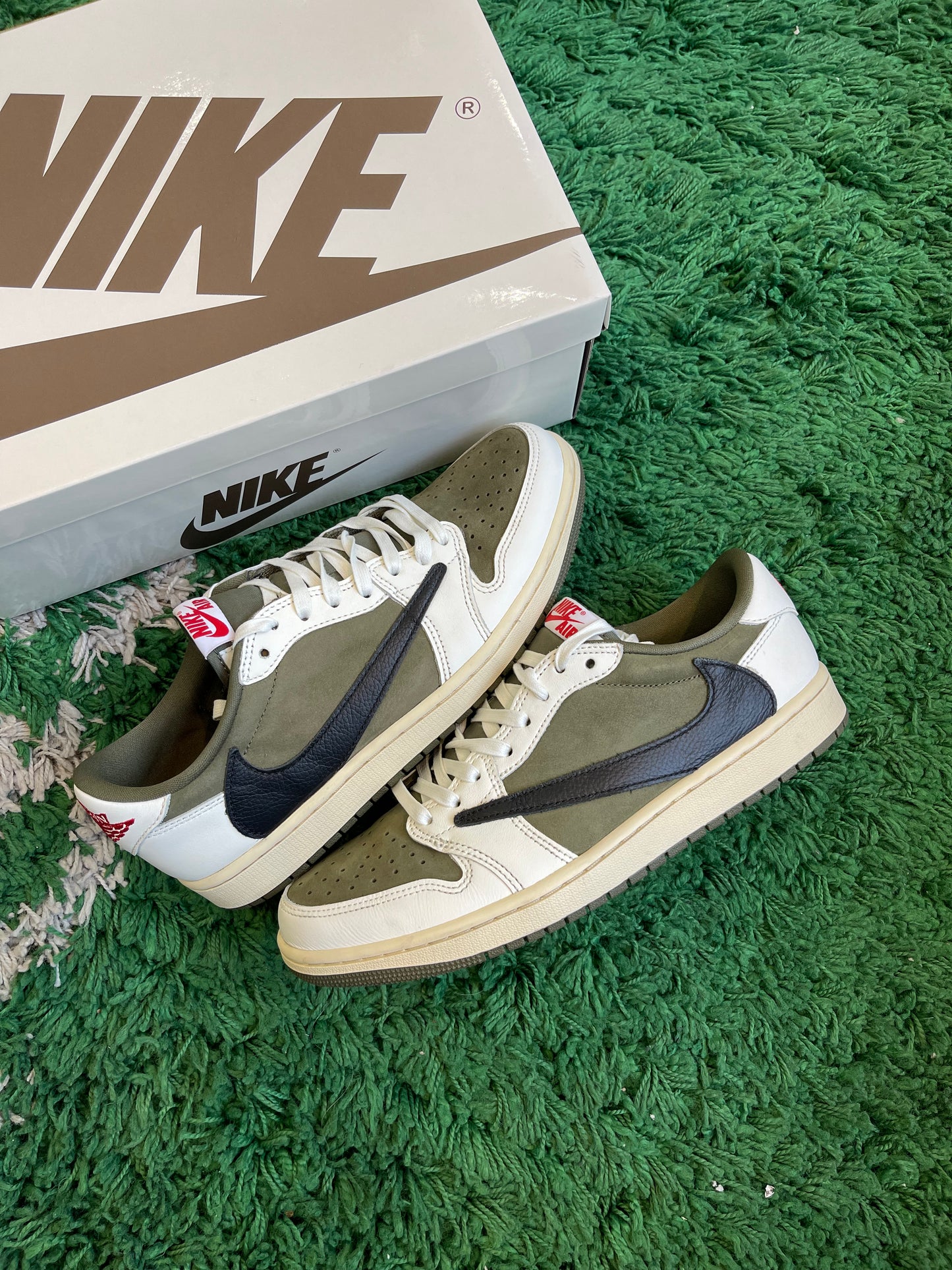 Travis Scott Jordan 1 Low “Medium Olive”
