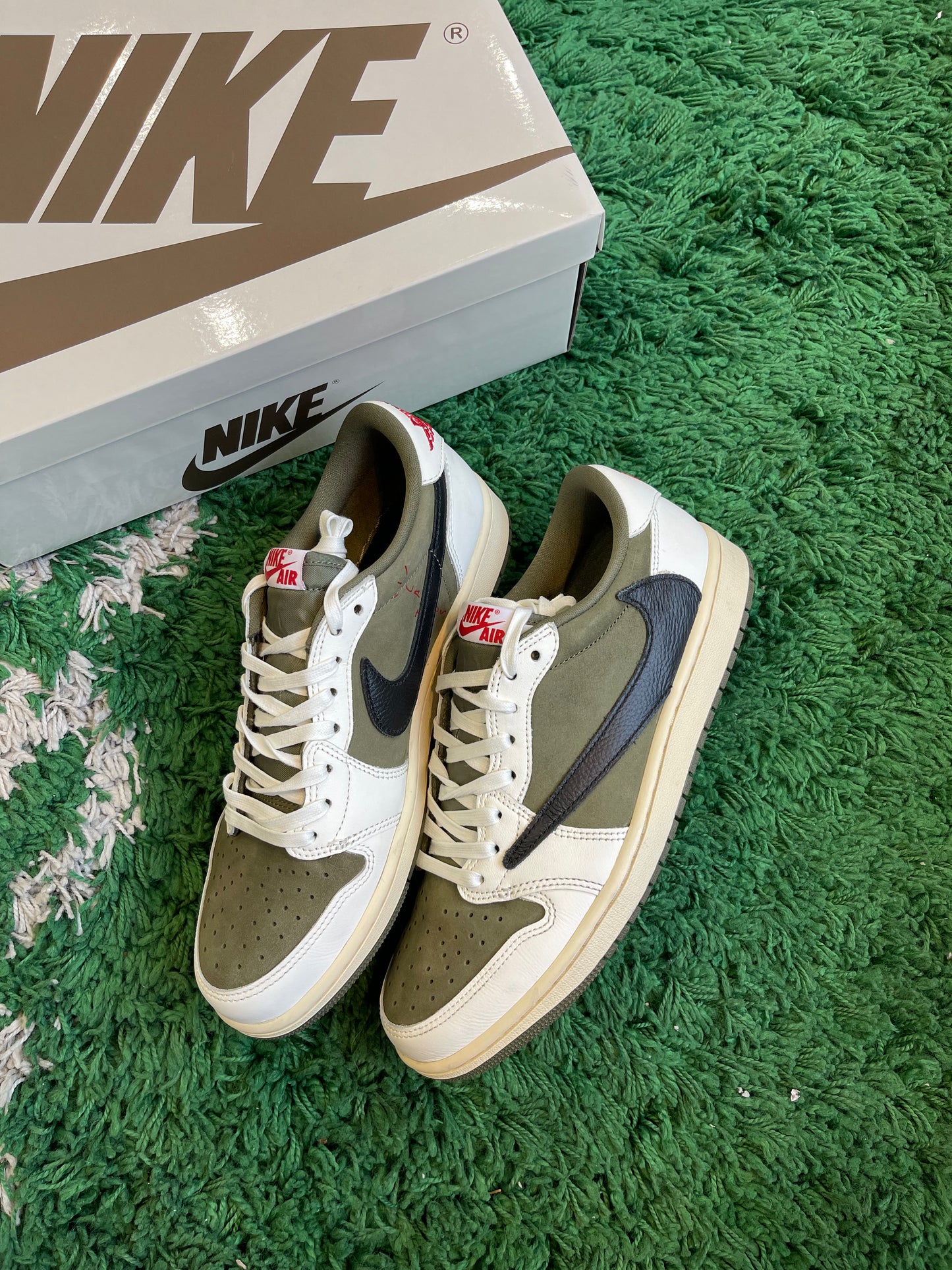 Travis Scott Jordan 1 Low “Medium Olive”