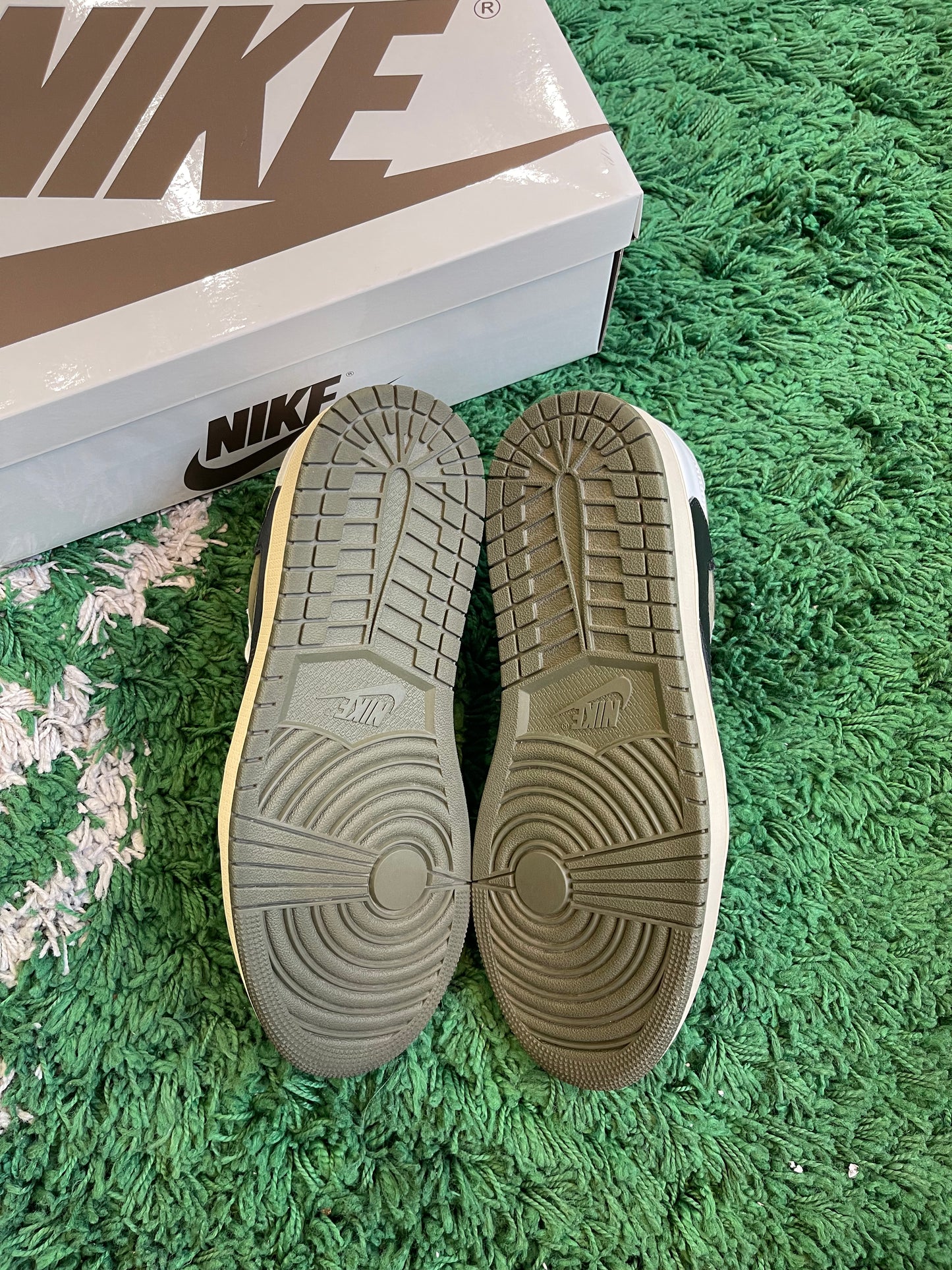 Travis Scott Jordan 1 Low “Medium Olive”