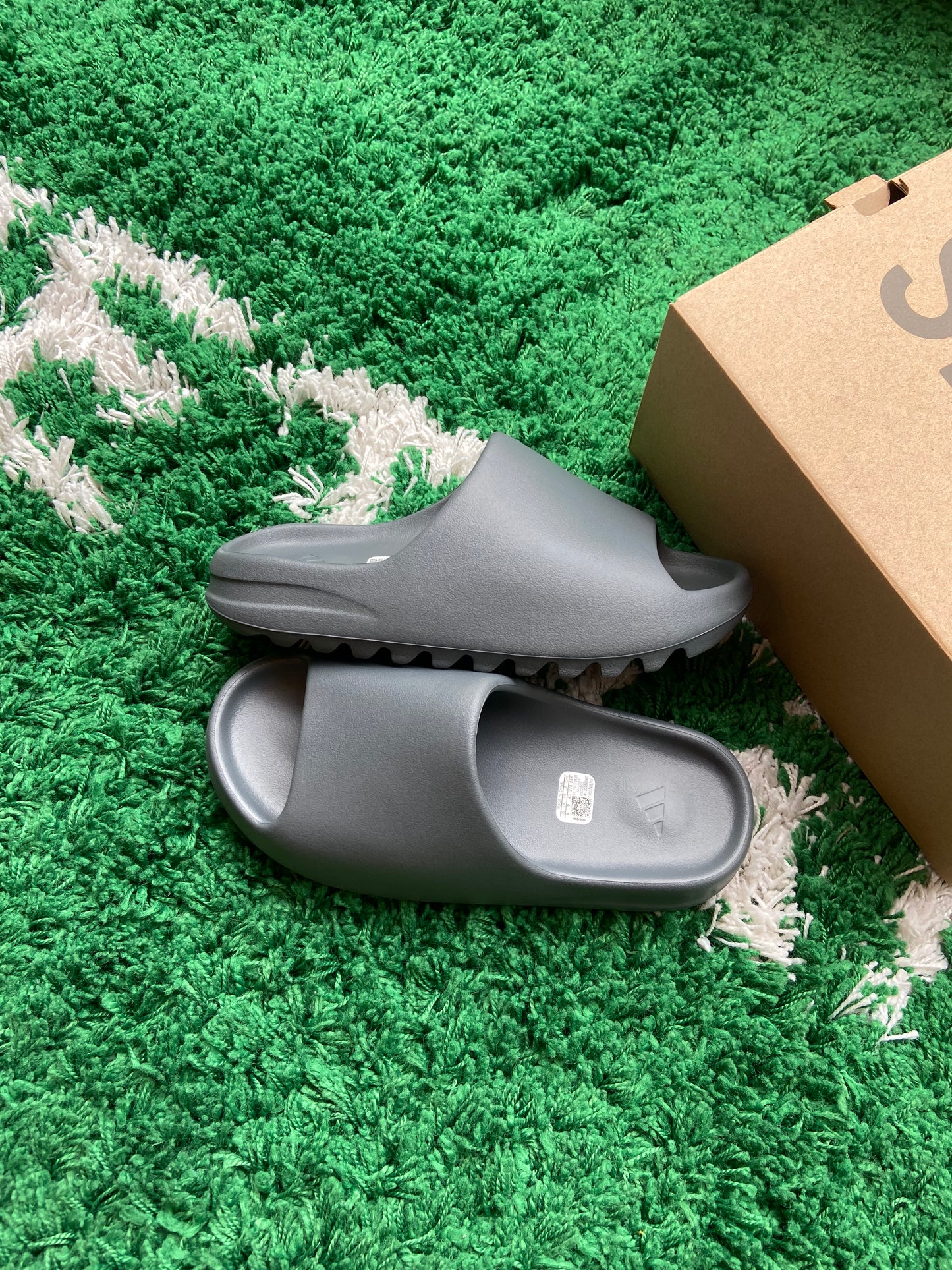Yeezy Slide “Slate Grey” – 614Sneaker