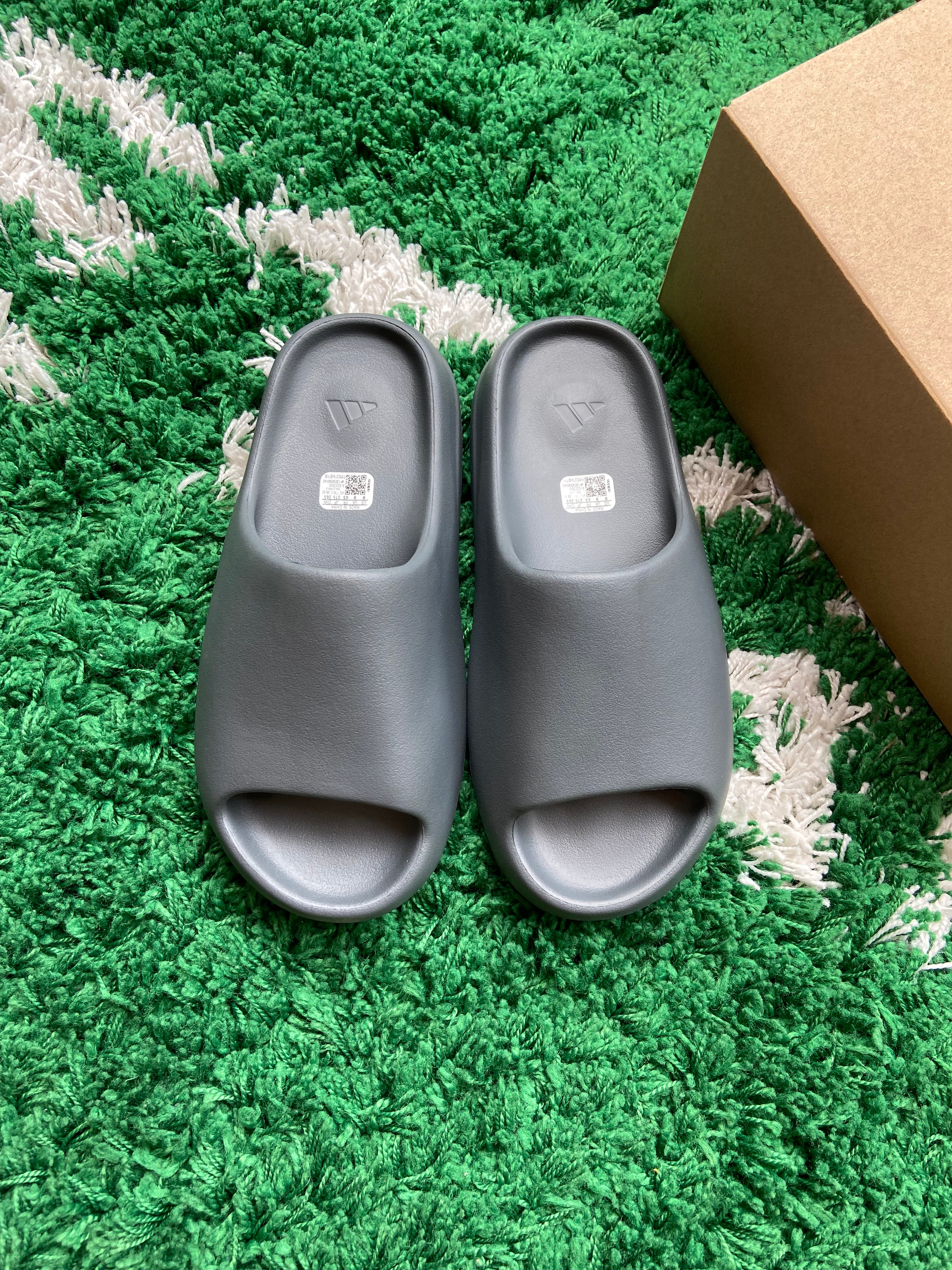 Yeezy Slide “Slate Grey”