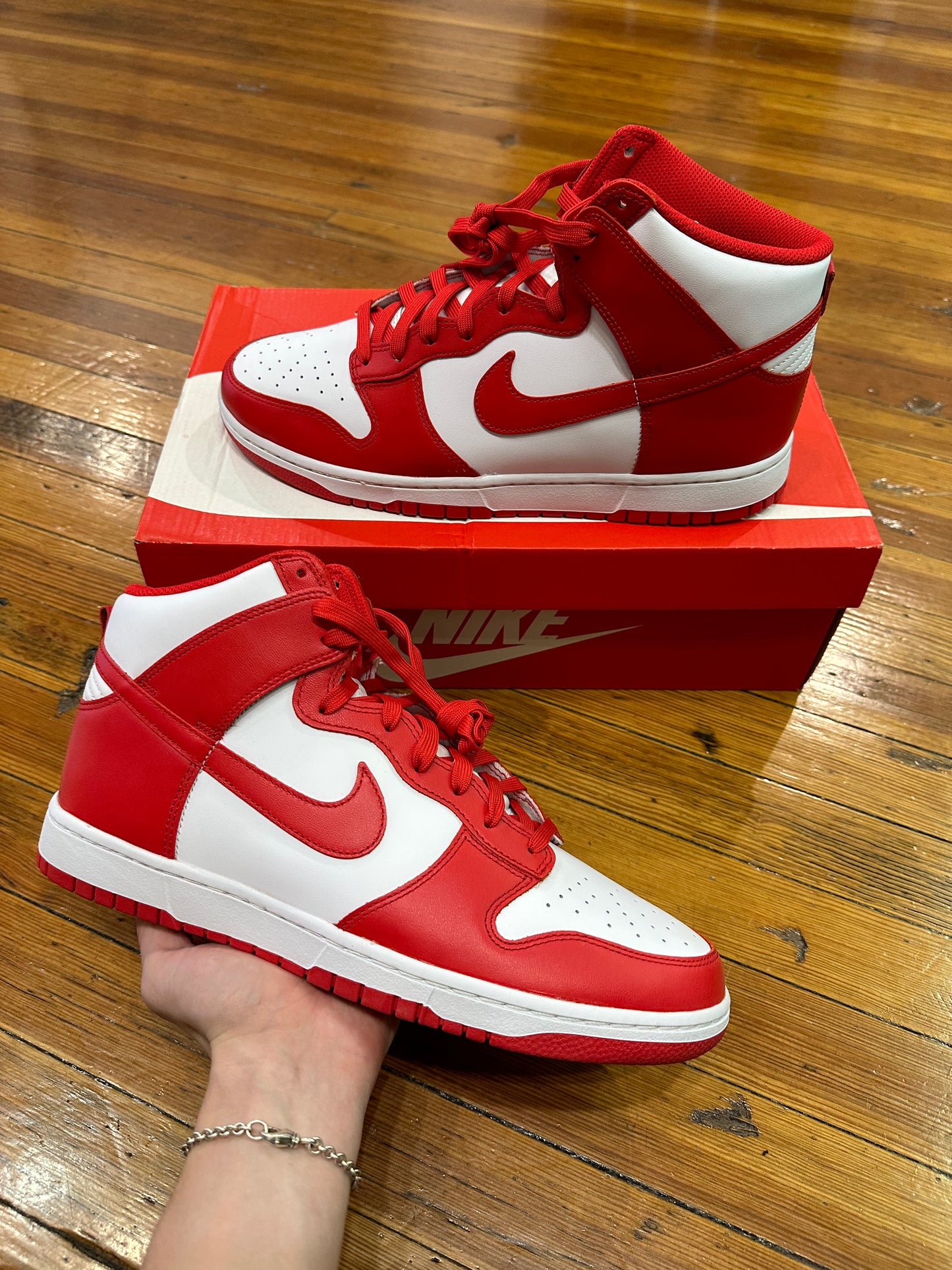 Dunk High “Championship Red”