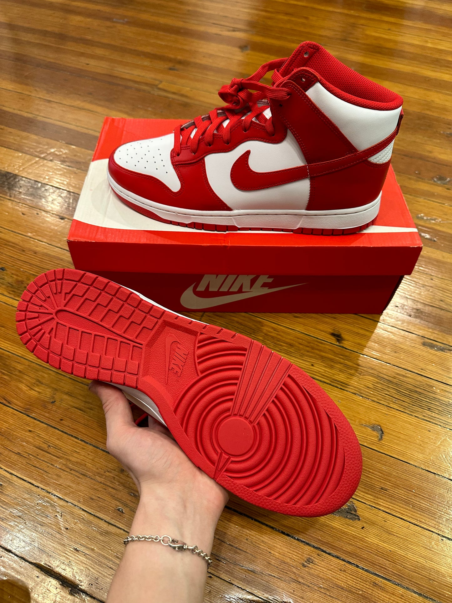 Dunk High “Championship Red”