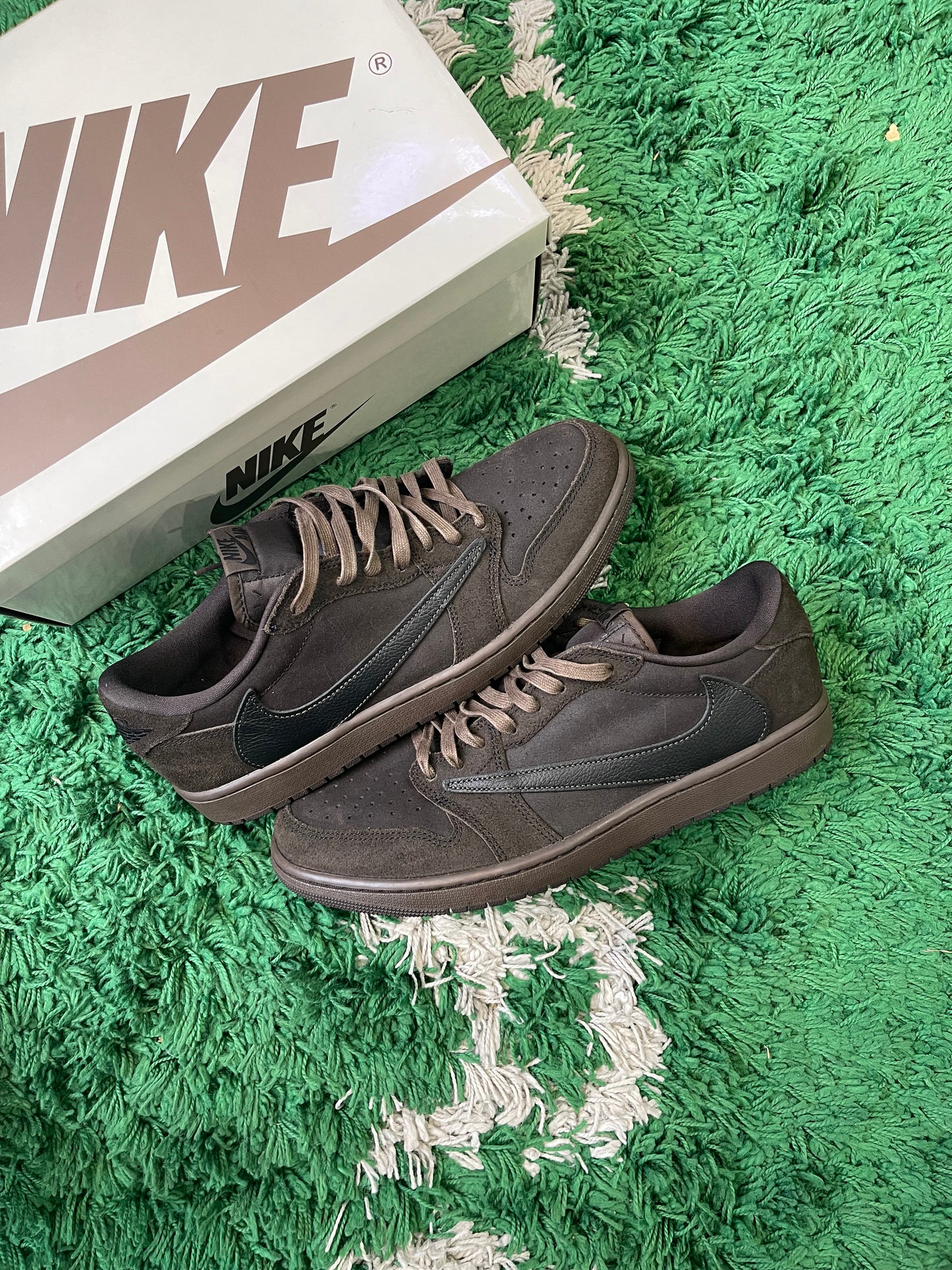 Travis Scott Jordan 1 Low “Velvet Brown”