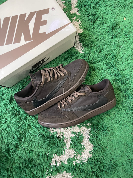Travis Scott Jordan 1 Low “Velvet Brown”