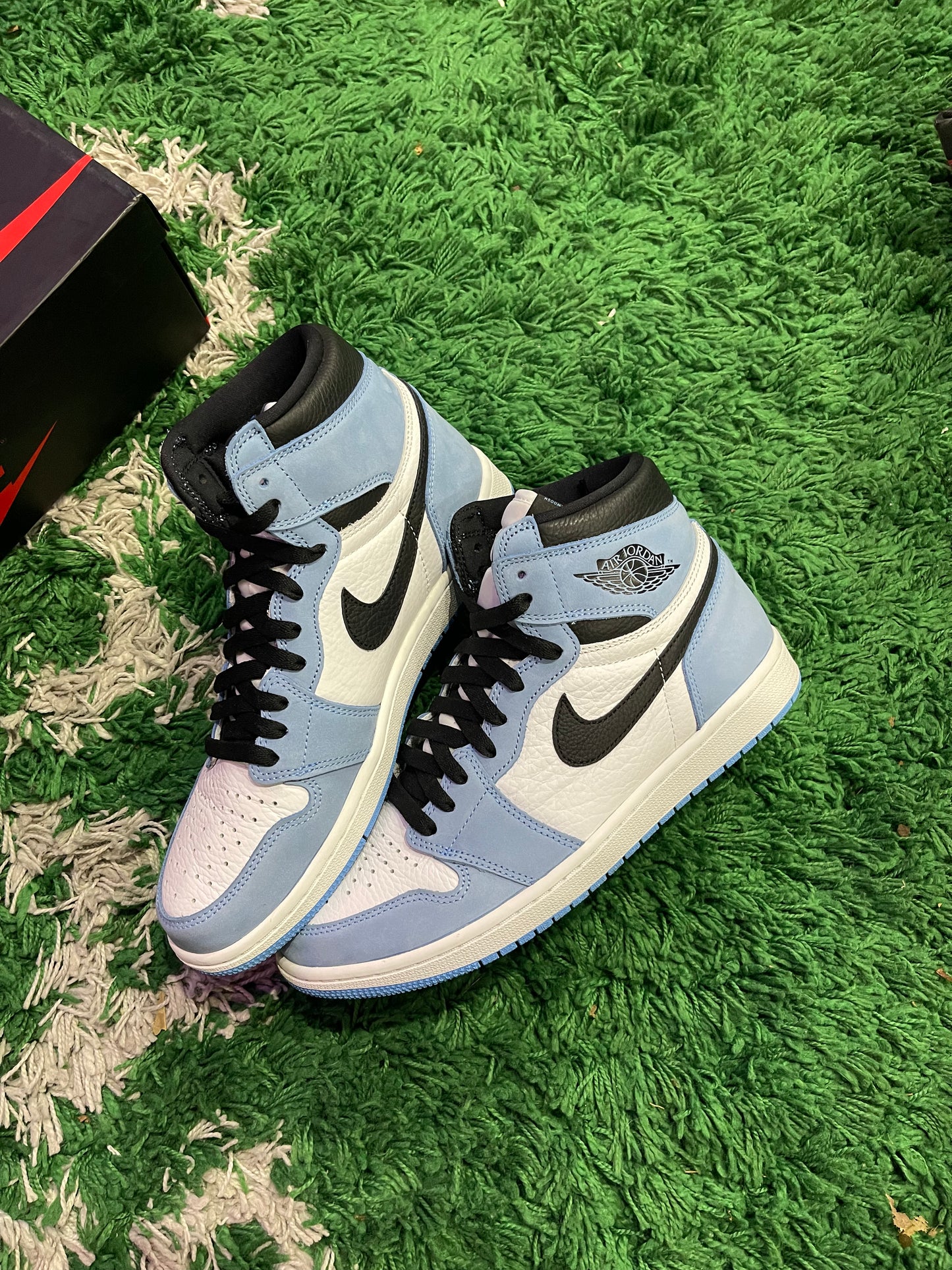 Jordan 1 High “University Blue”