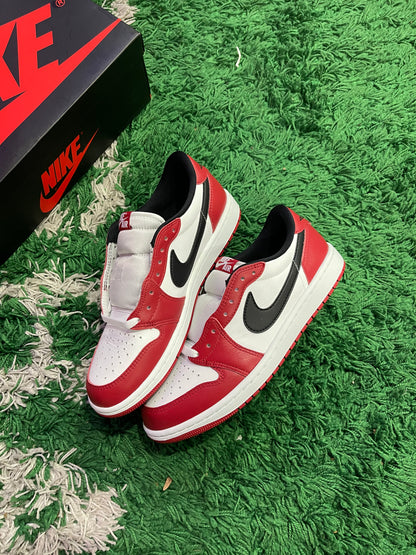 Jordan 1 Low OG “Chicago” (2025)