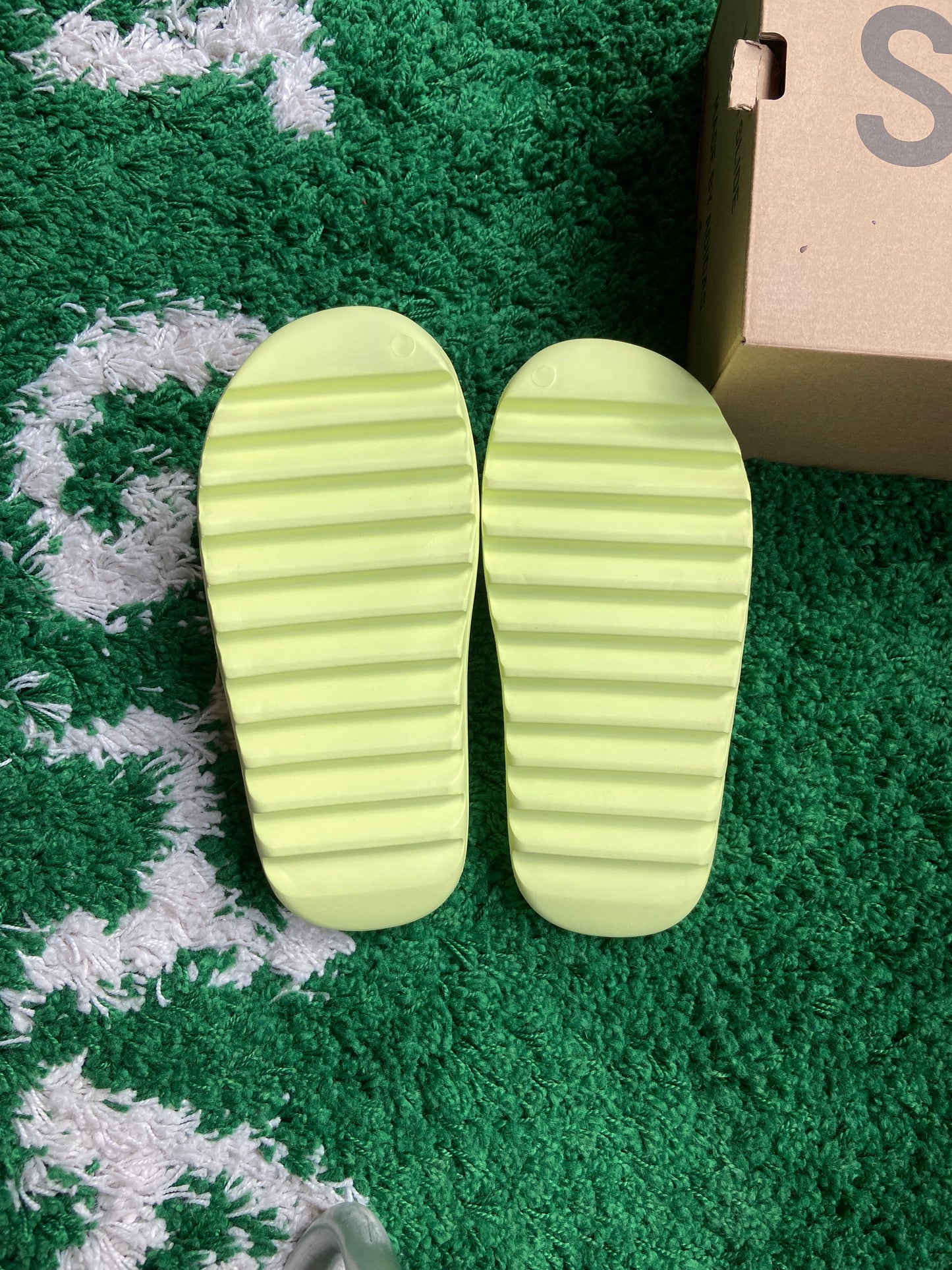 Yeezy Slide “Glow Green”