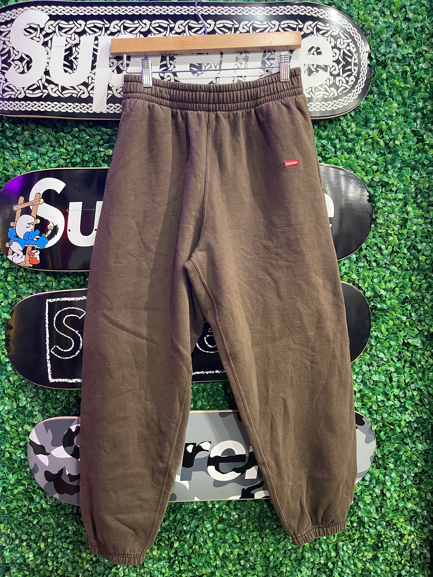 Supreme Small Box Logo Sweatpants “Brown” (FW25)