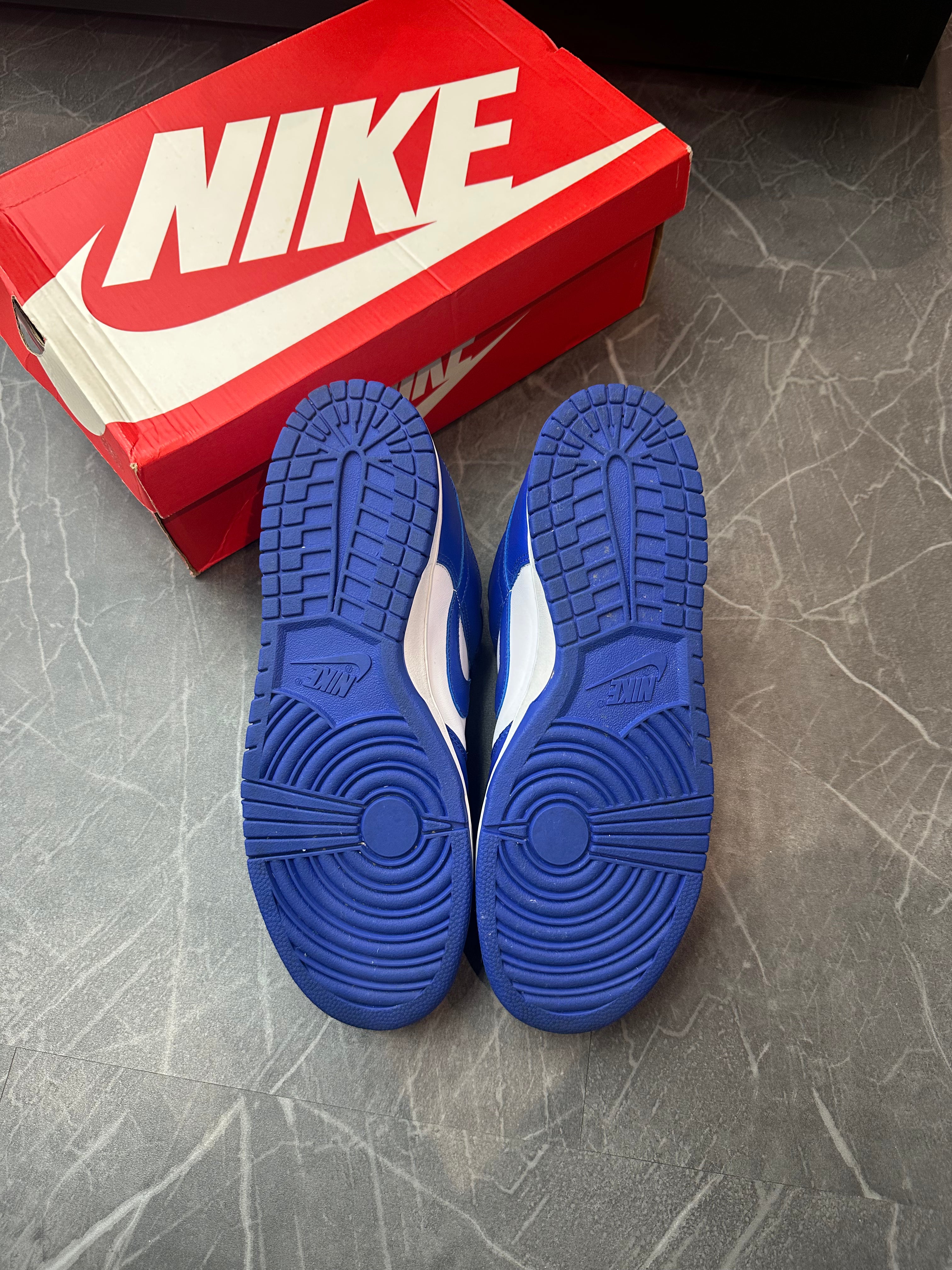 Nike Dunk Low “Kentucky”