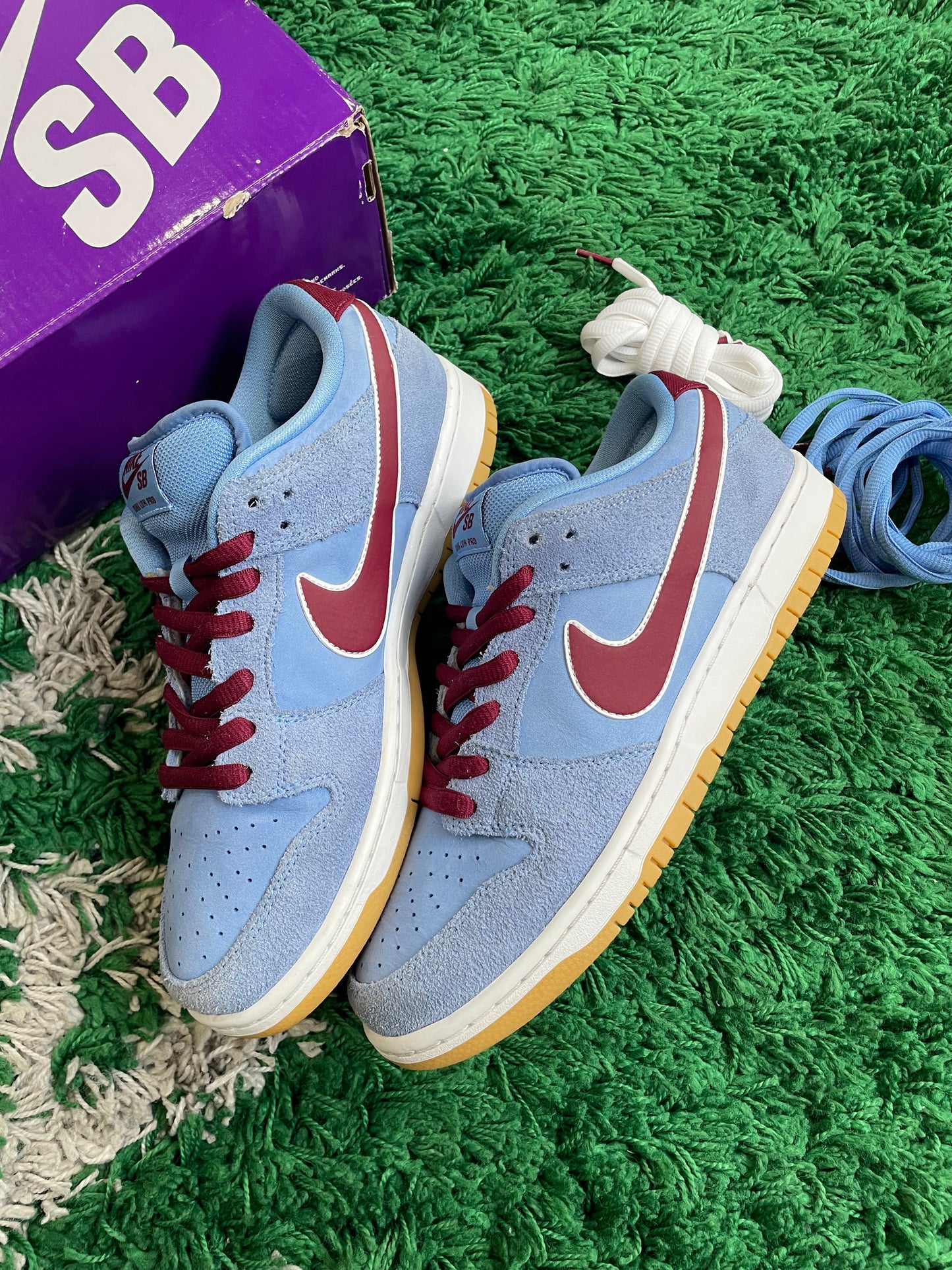 Nike SB Dunk Low “Phillies”