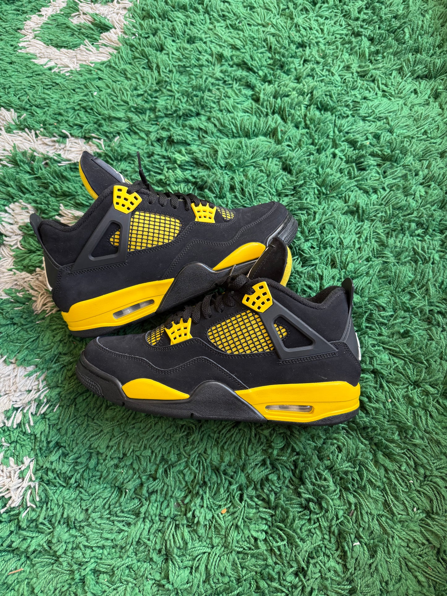 Jordan 4 “Thunder”