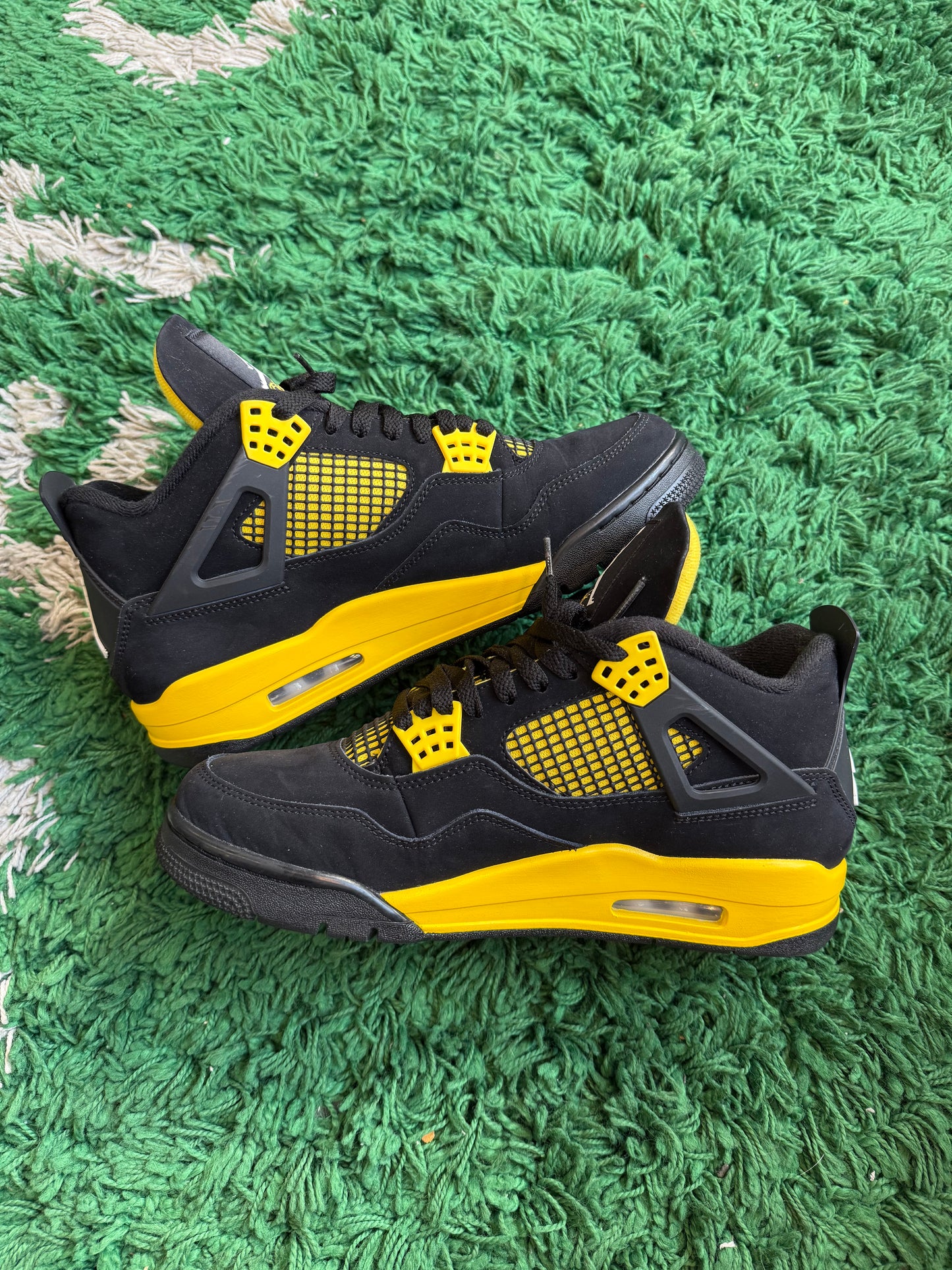 Jordan 4 “Thunder”