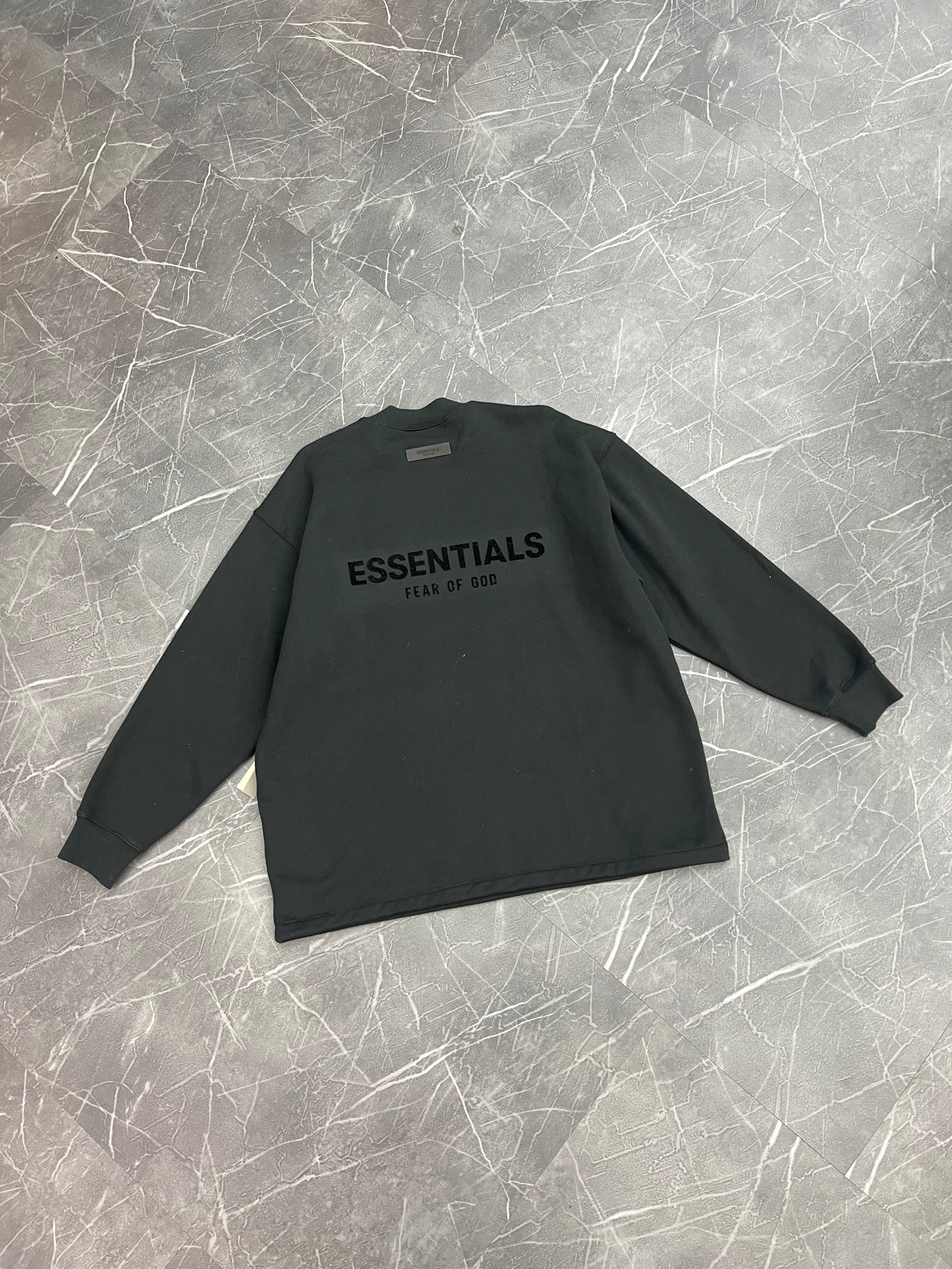 Essentials Crewneck “Back Logo Black”
