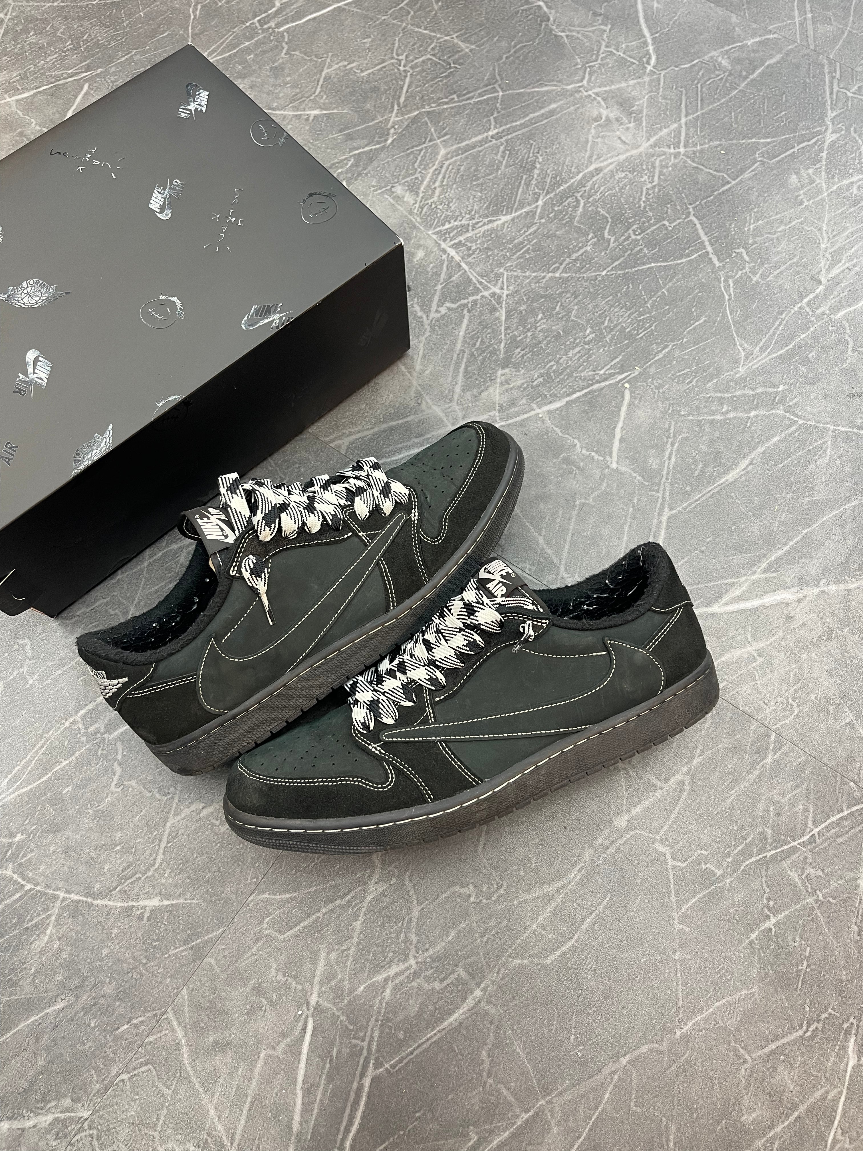 Travis Scott Jordan 1 Low “Phantom”