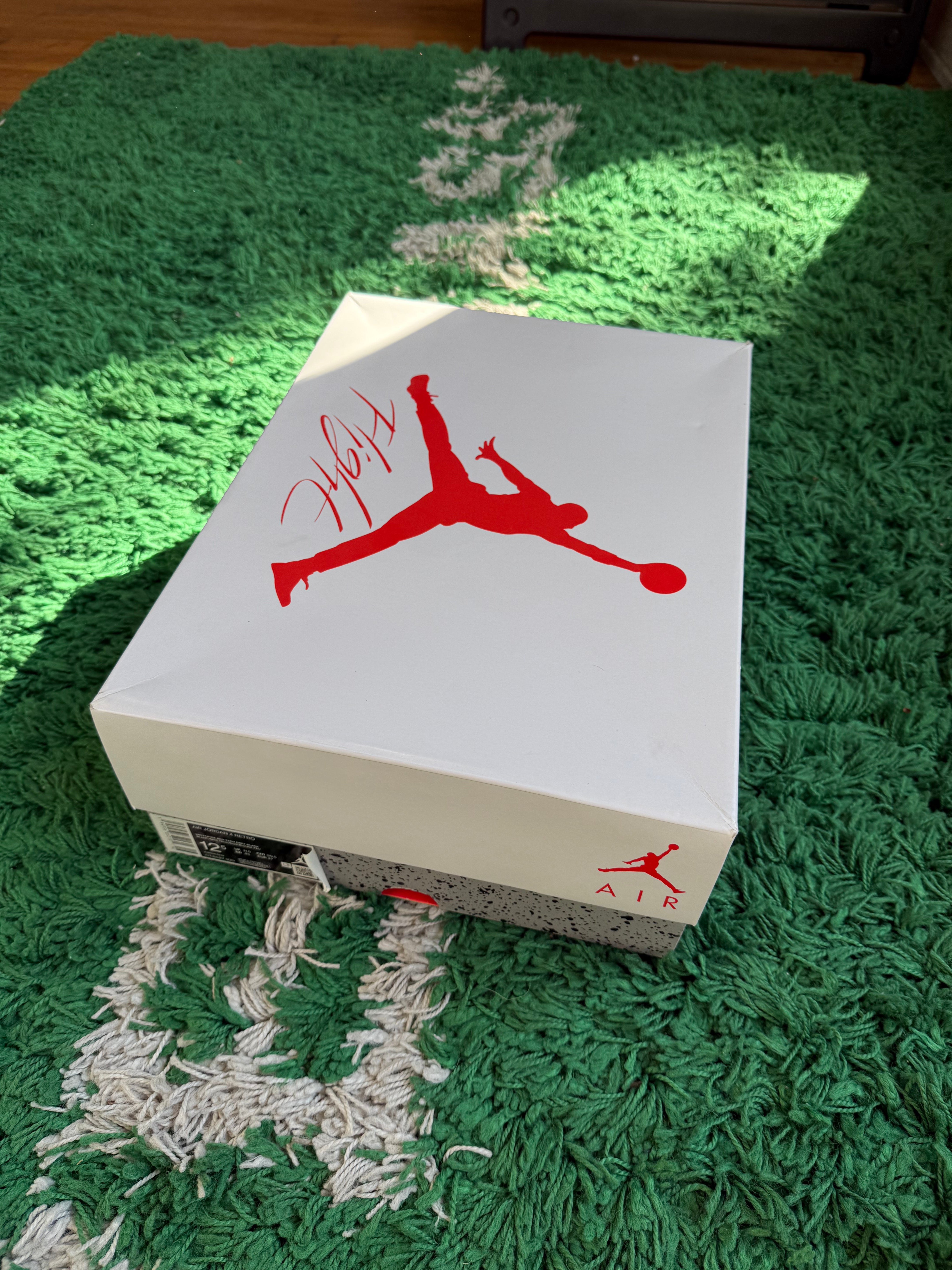 Jordan 4 “White Oreo”