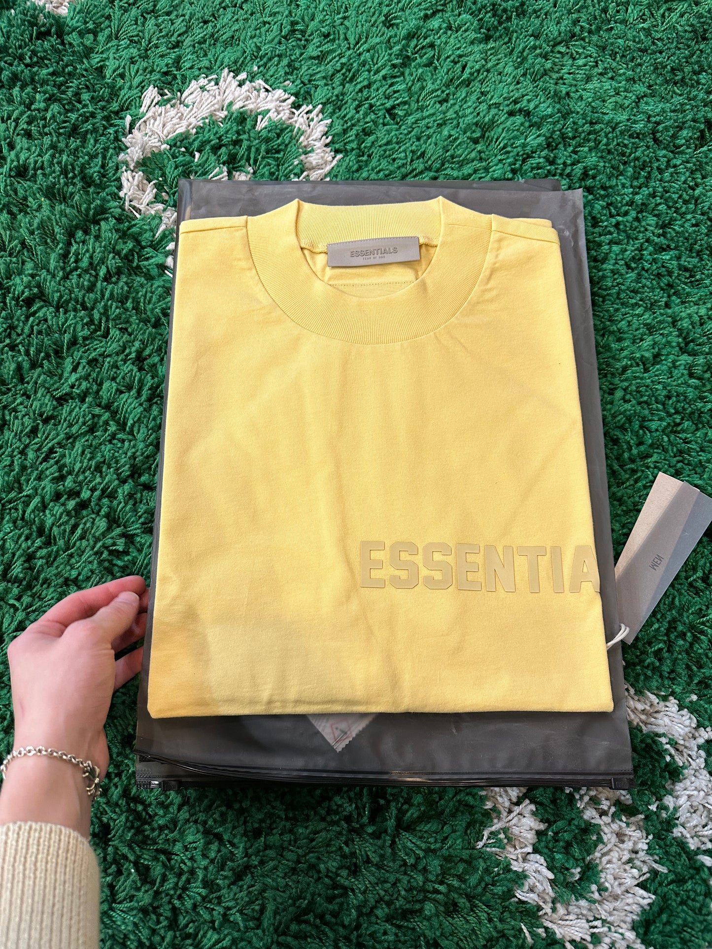 Essentials Tee “Light Tuscan”