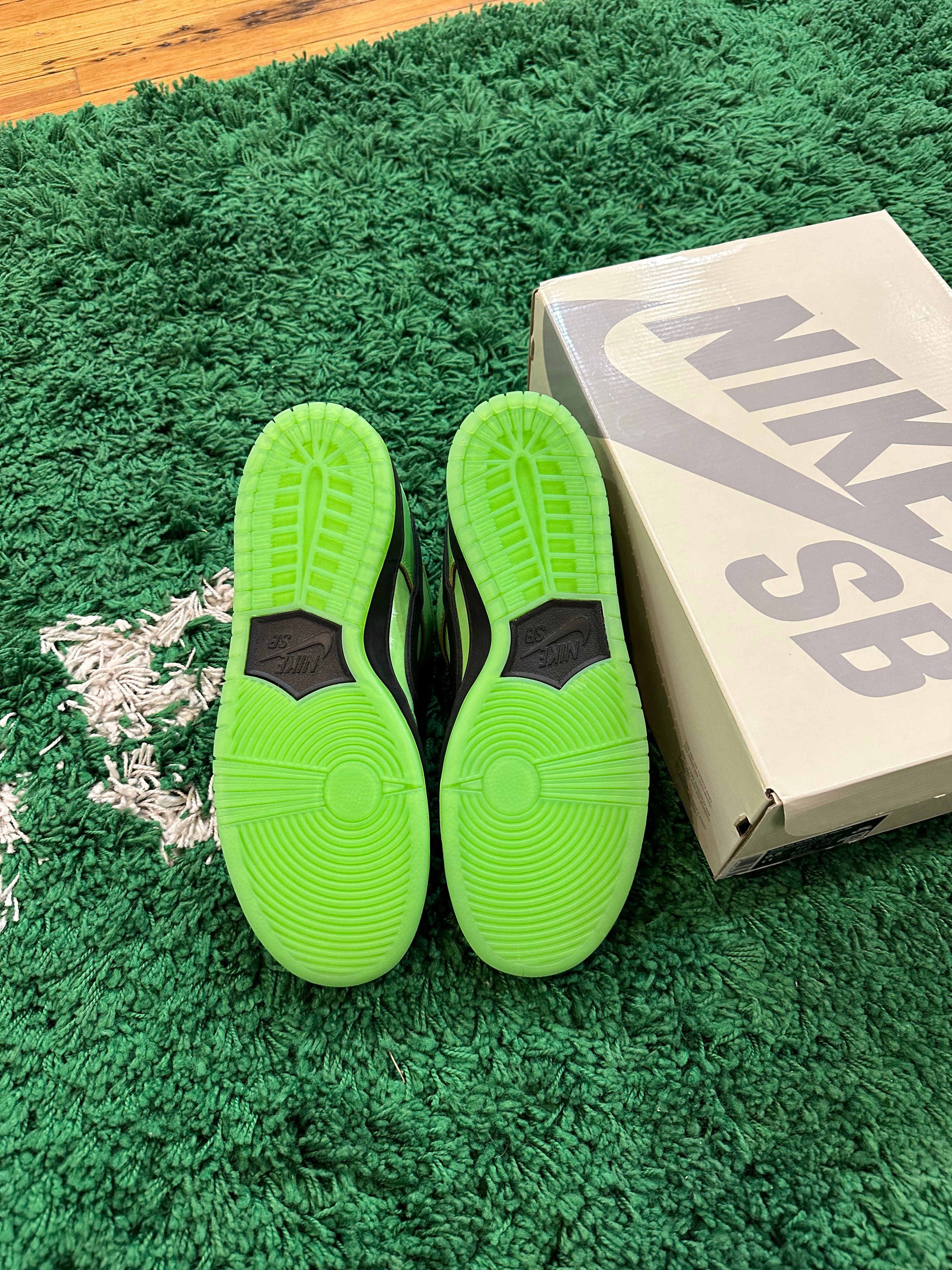 Nike SB Dunk Low x Powerpuff Girls “Buttercup”