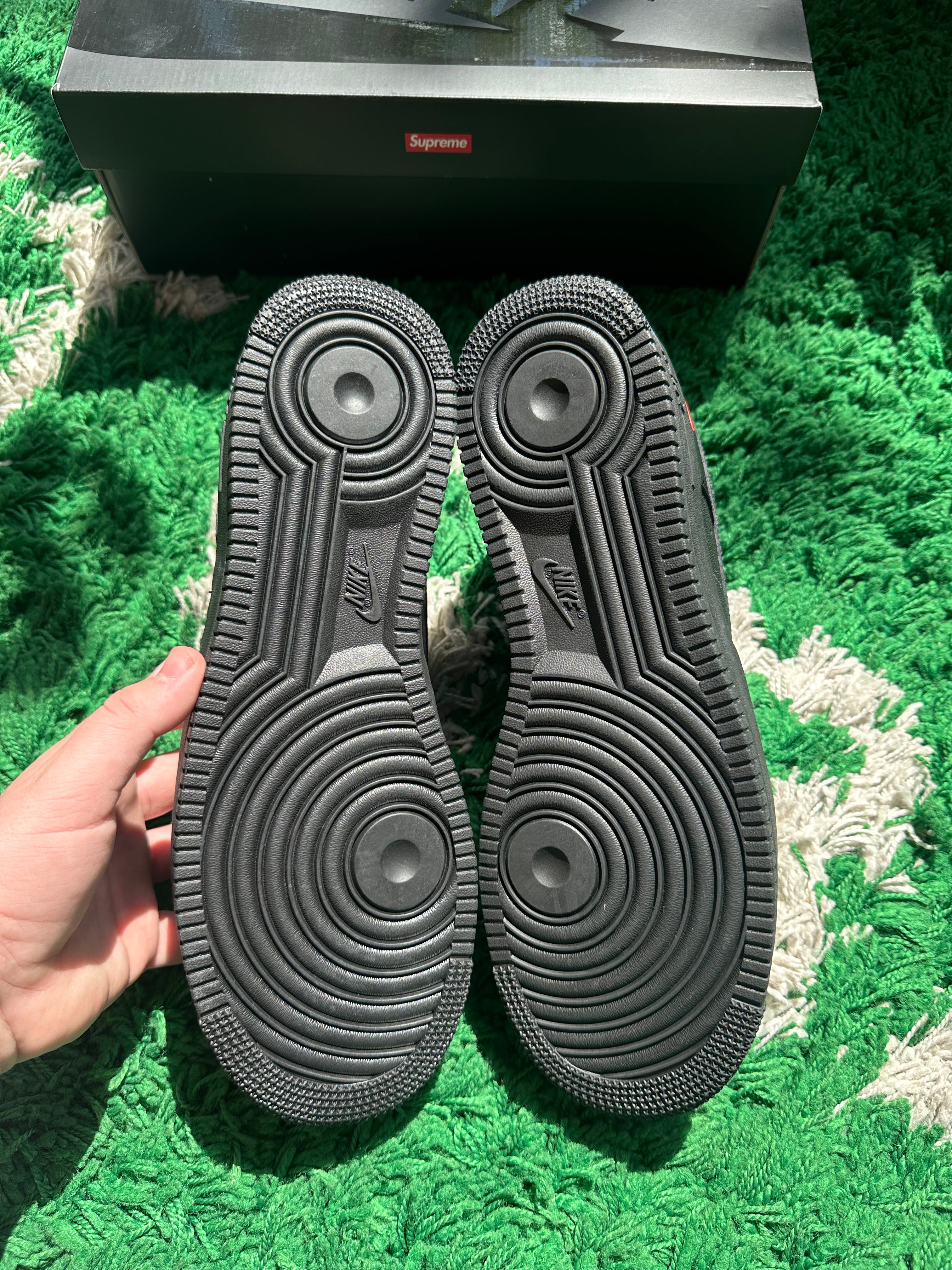 Supreme Air Force 1 Low “Black”