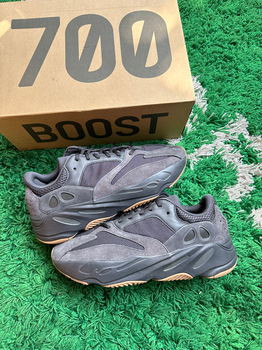 Yeezy 700 “Utility Black”