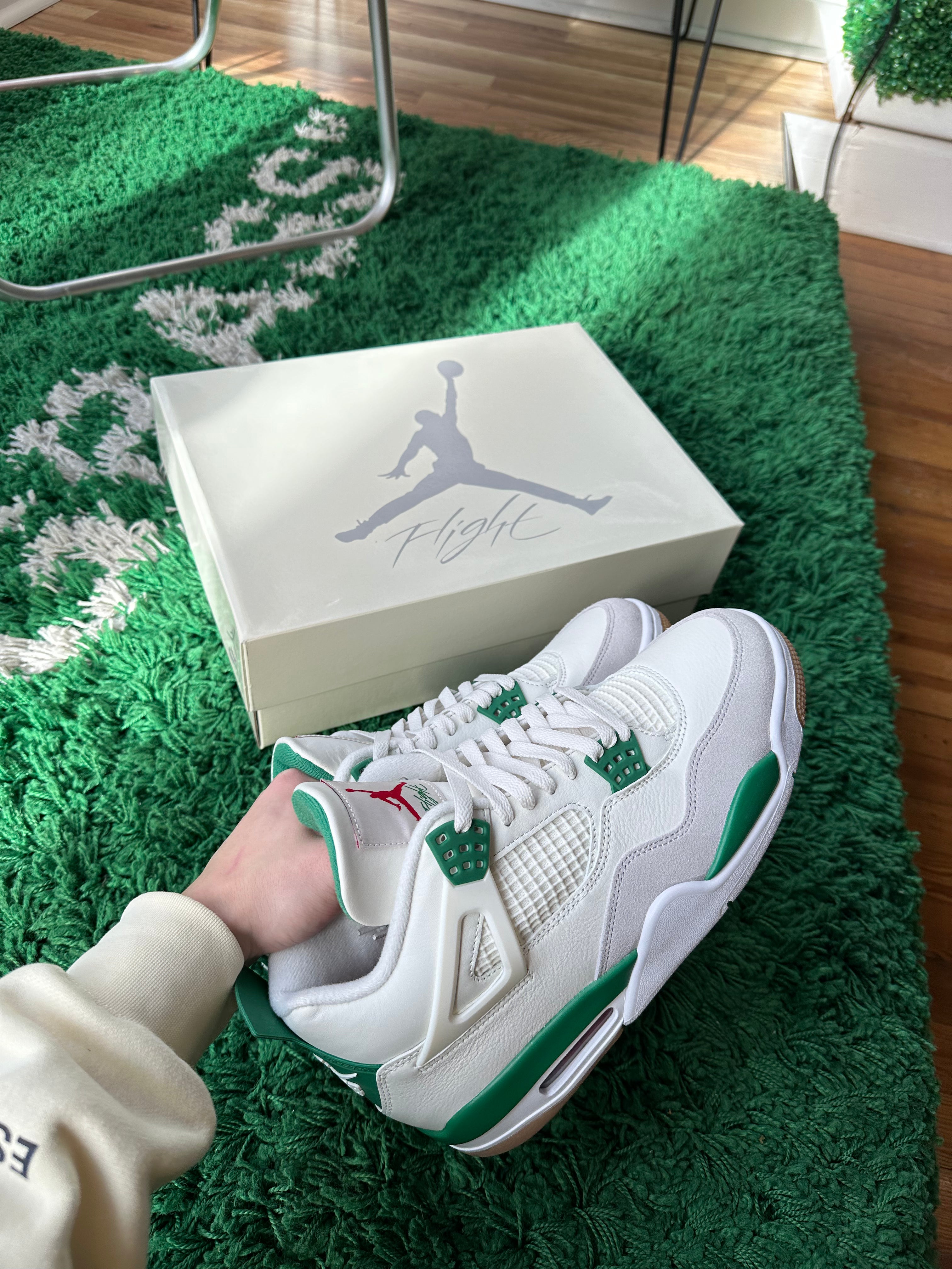 Jordan 4 SB “Pine Green”